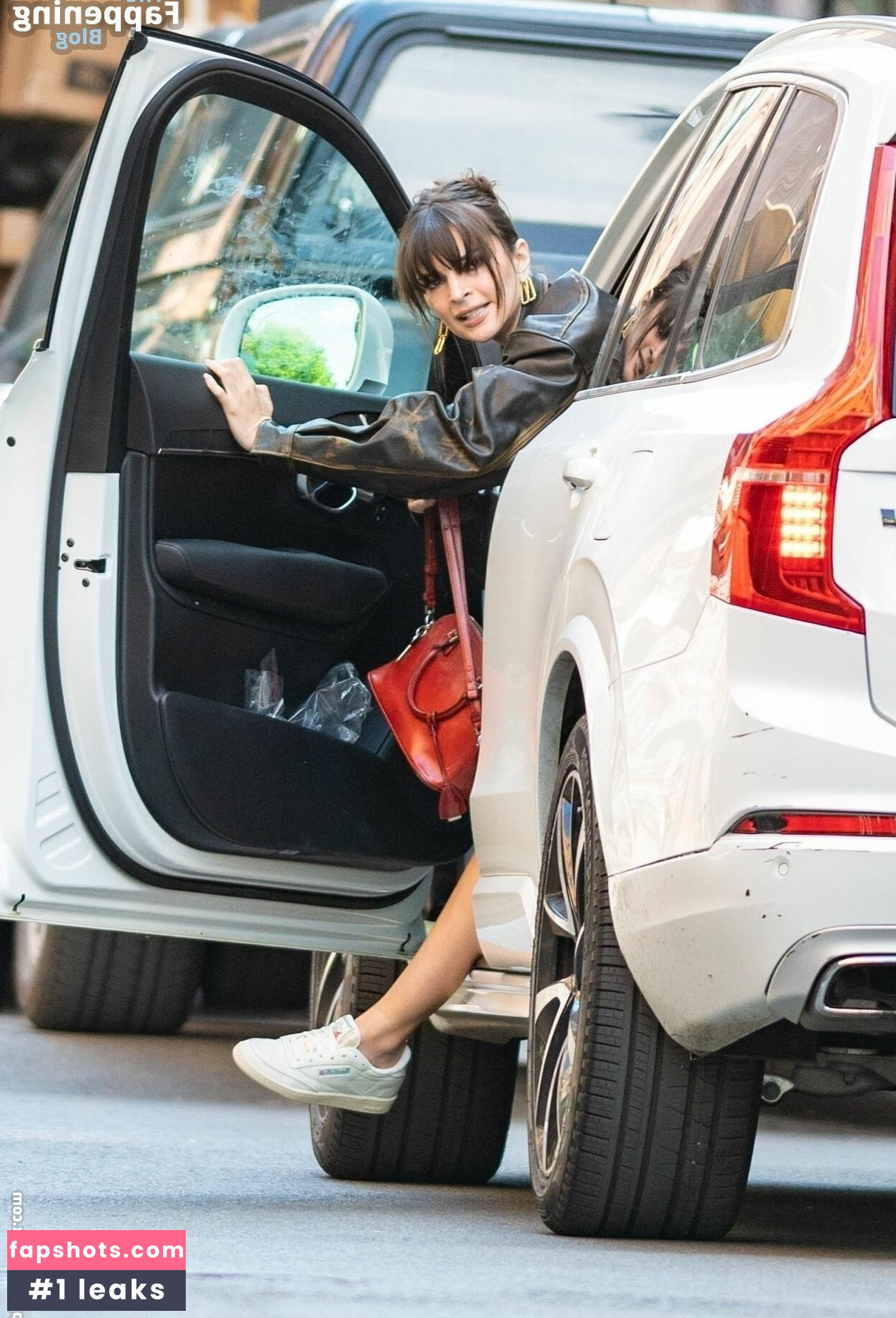 Emily Ratajkowski gallery photo #4704