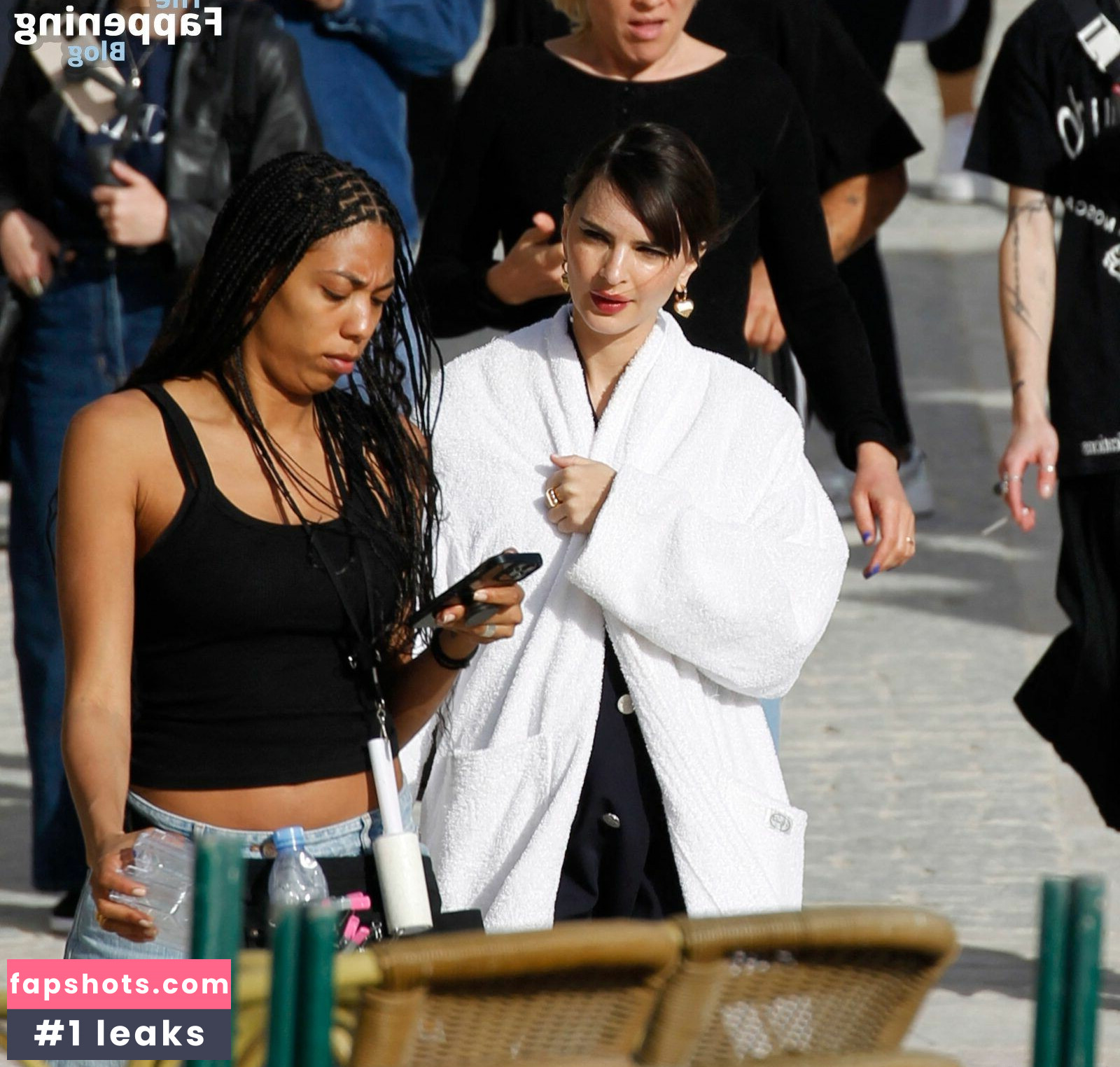 Emily Ratajkowski gallery photo #4719