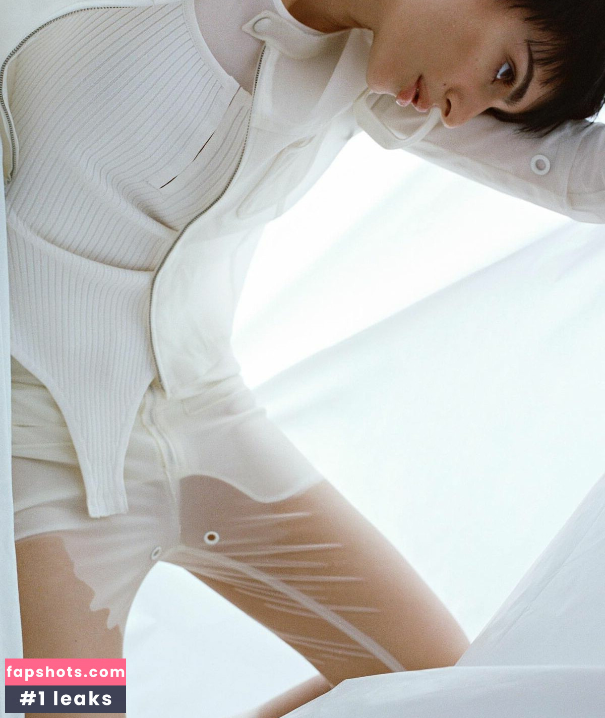 Emily Ratajkowski gallery photo #4730