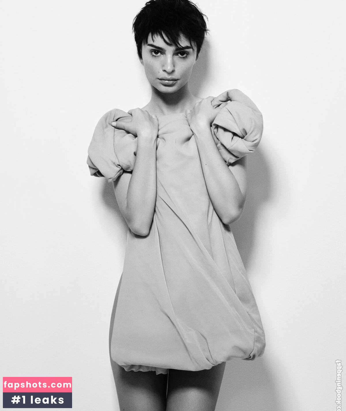 Emily Ratajkowski gallery photo #4731