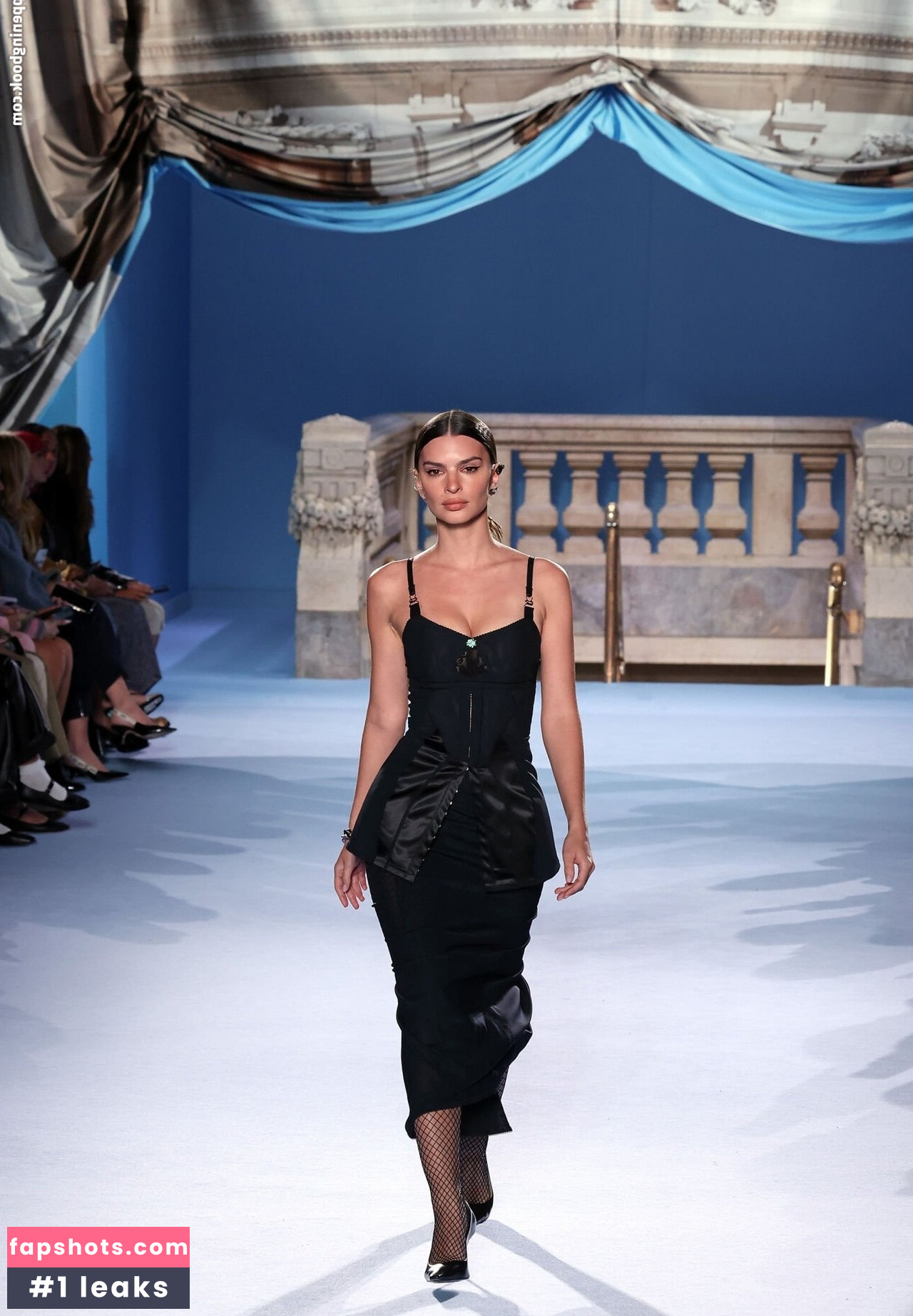 Emily Ratajkowski gallery photo #4745