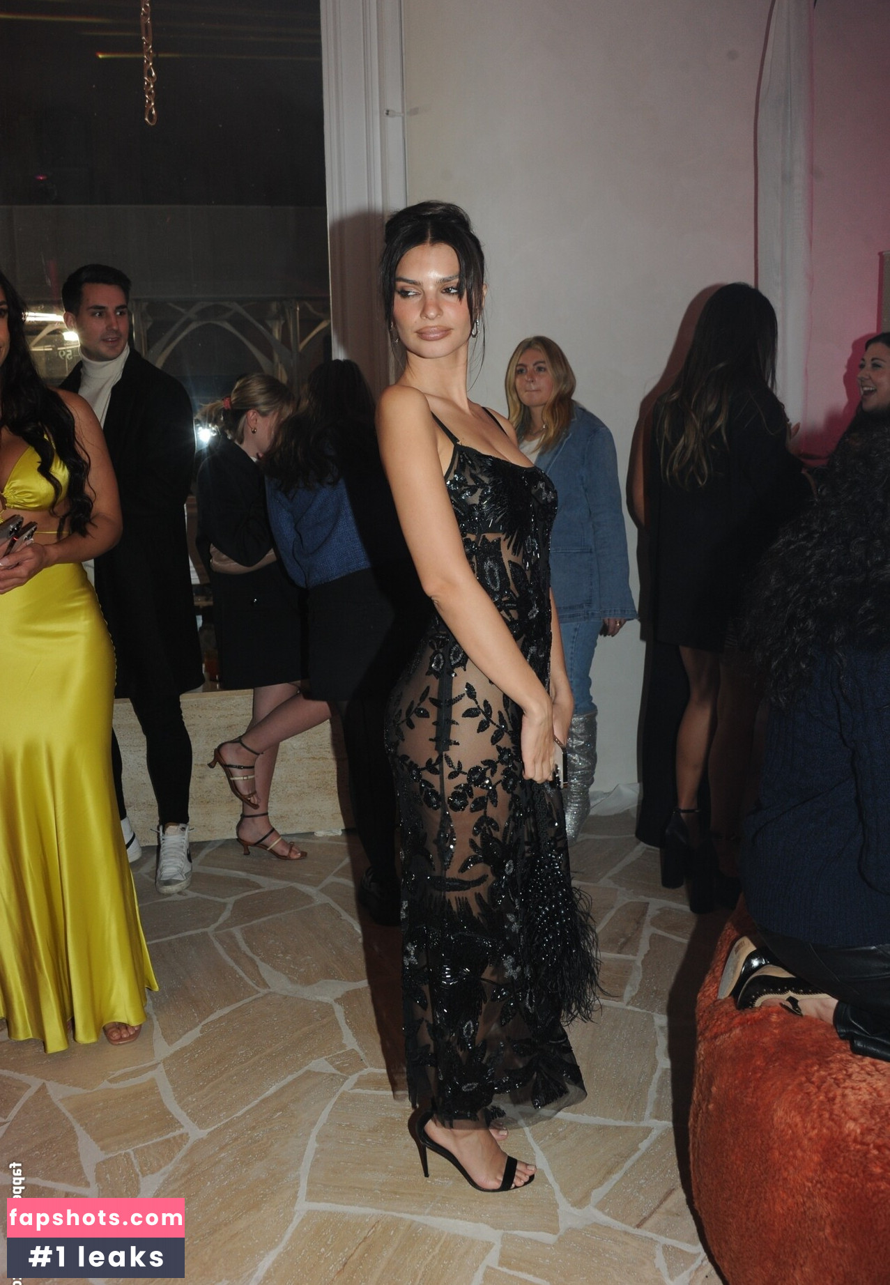 Emily Ratajkowski gallery photo #4748