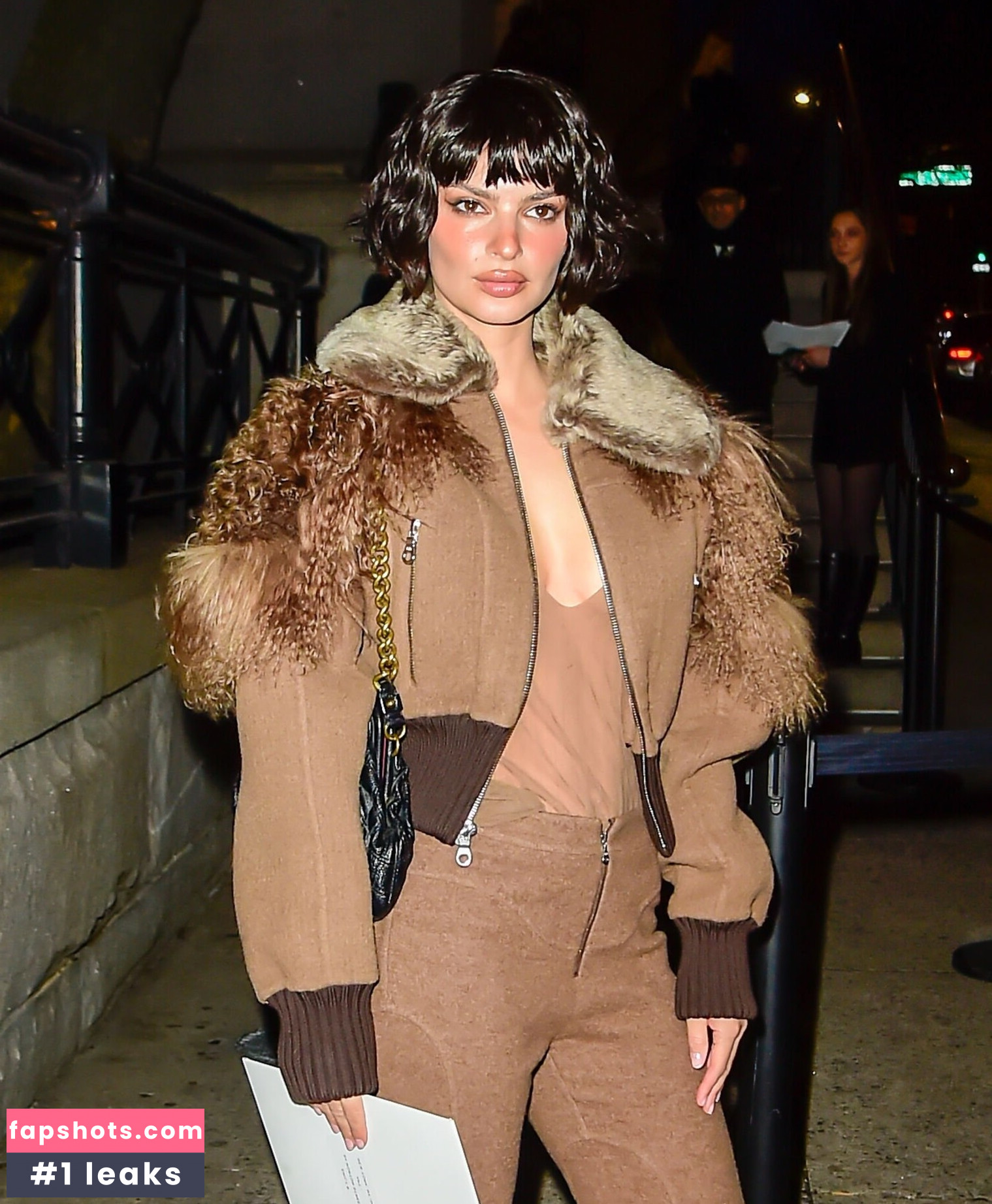 Emily Ratajkowski gallery photo #4753