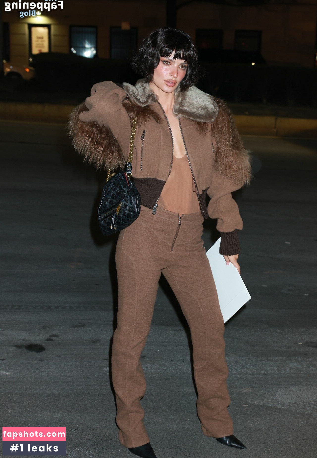 Emily Ratajkowski gallery photo #4755