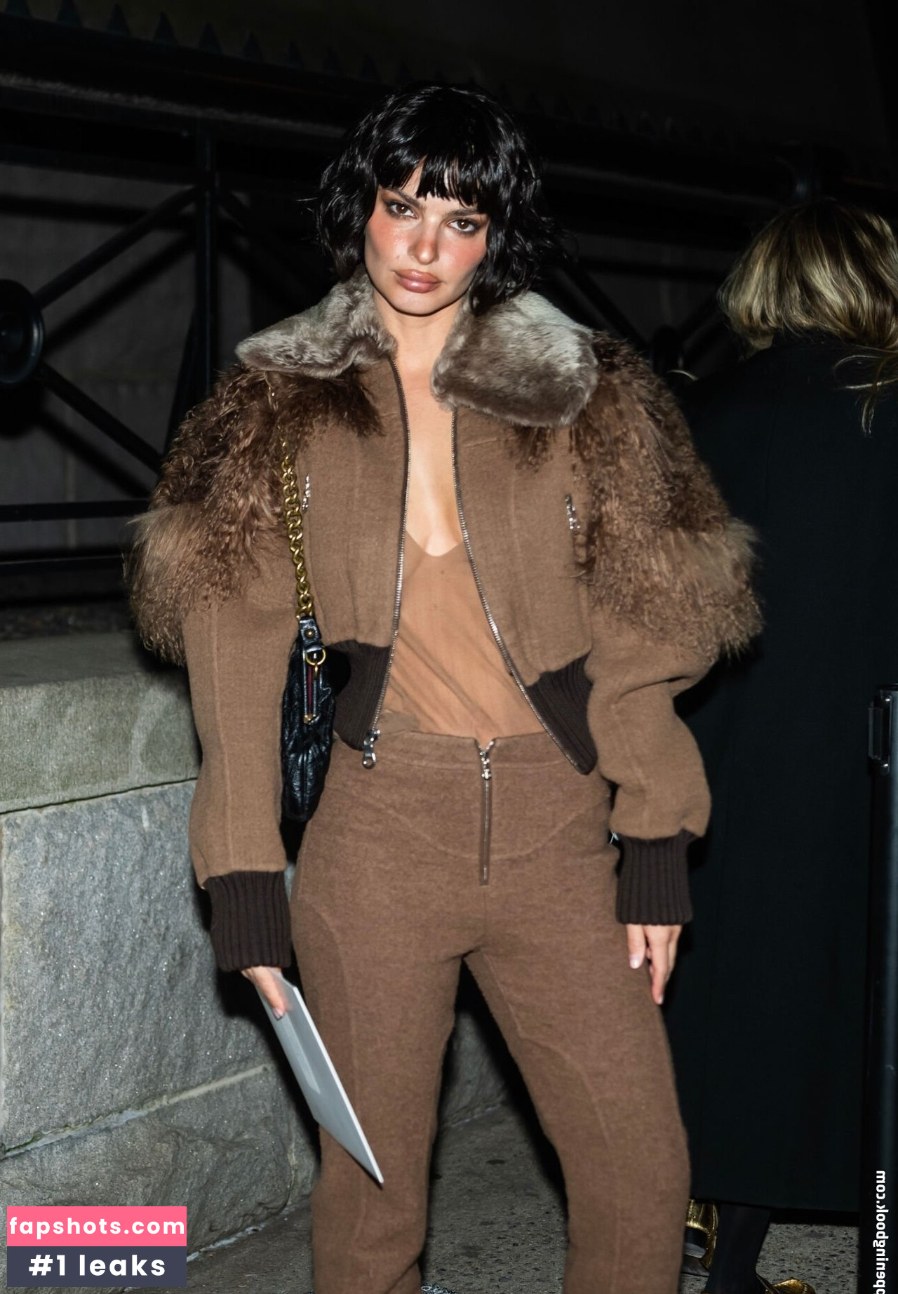 Emily Ratajkowski gallery photo #4756