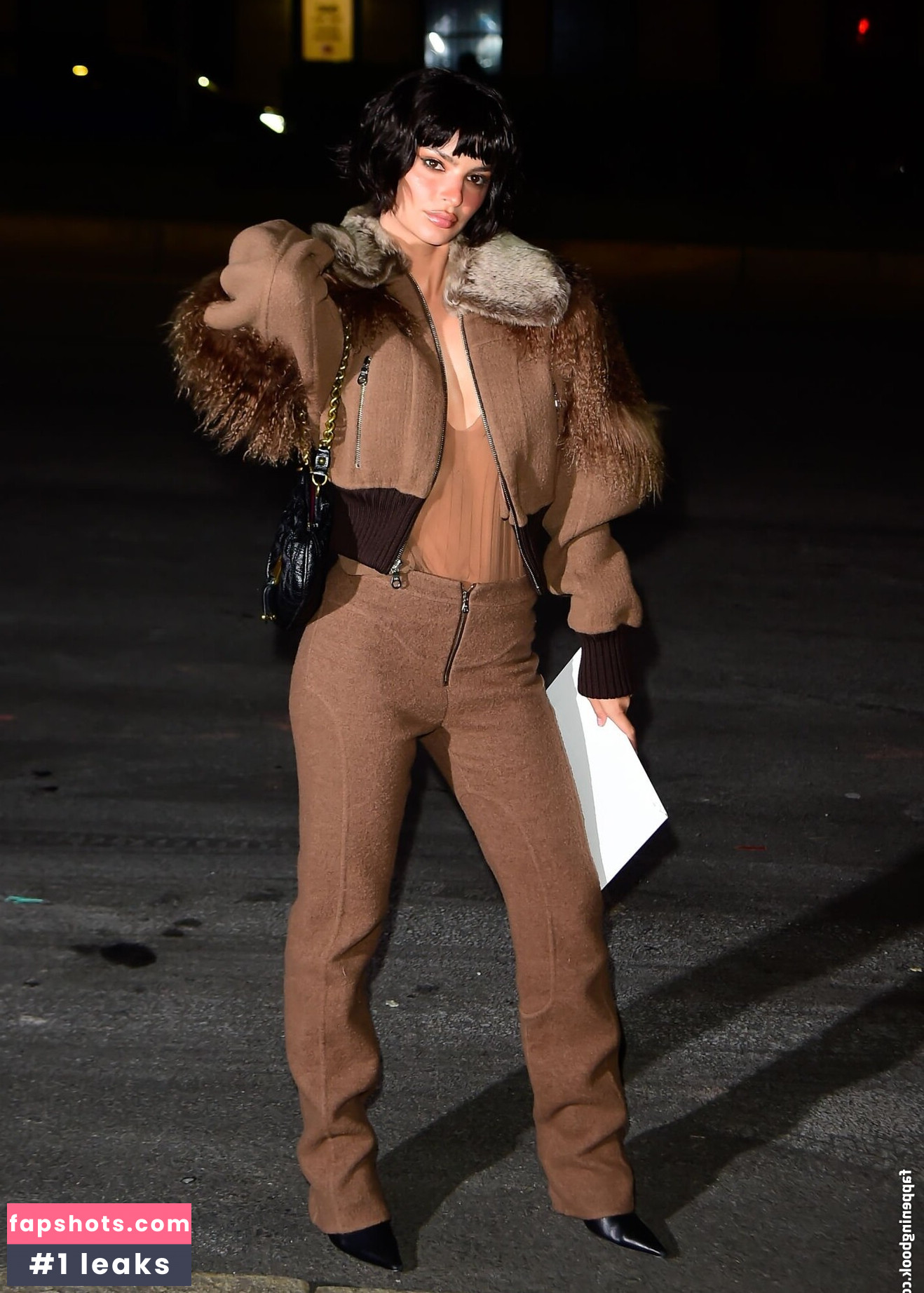 Emily Ratajkowski gallery photo #4759