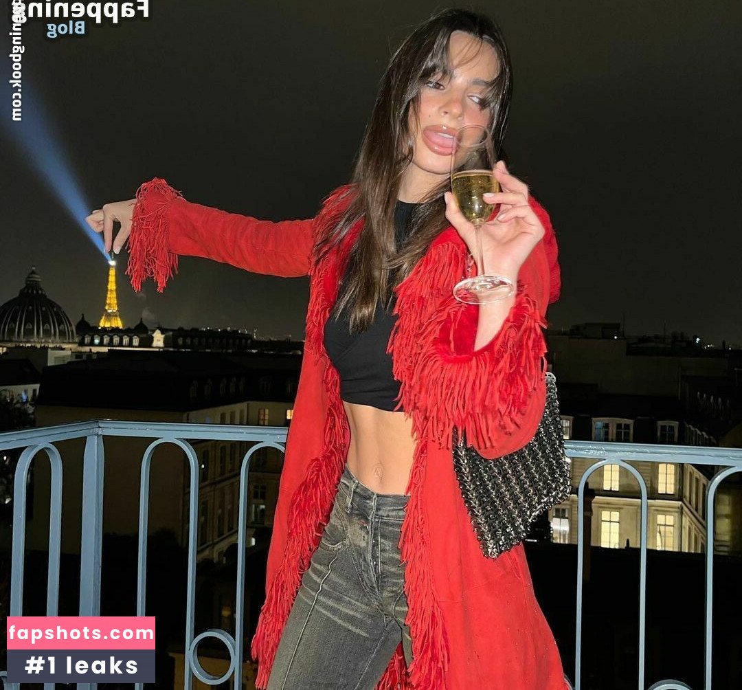 Emily Ratajkowski gallery photo #4761