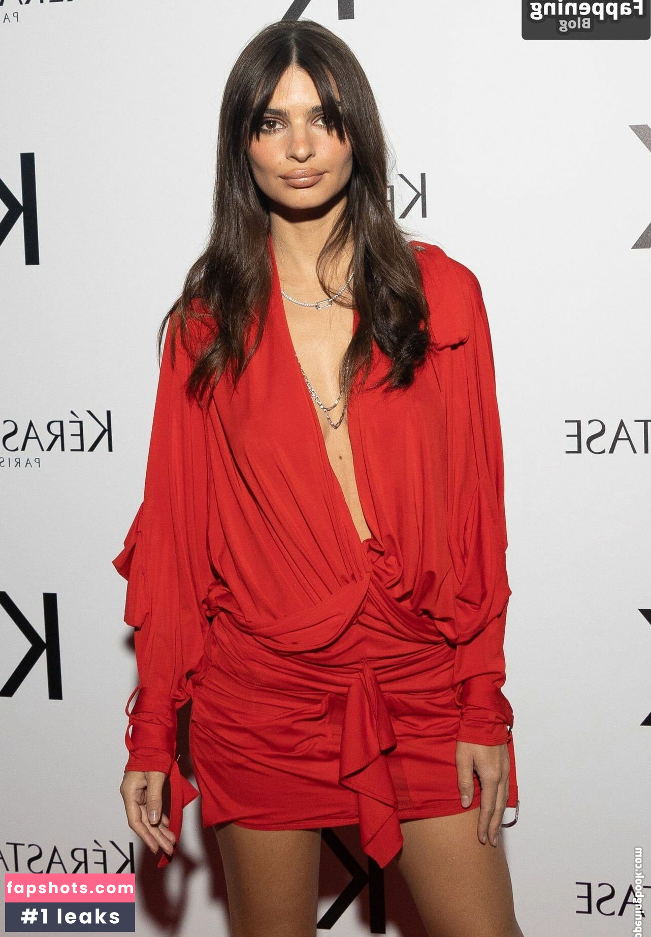 Emily Ratajkowski gallery photo #4780