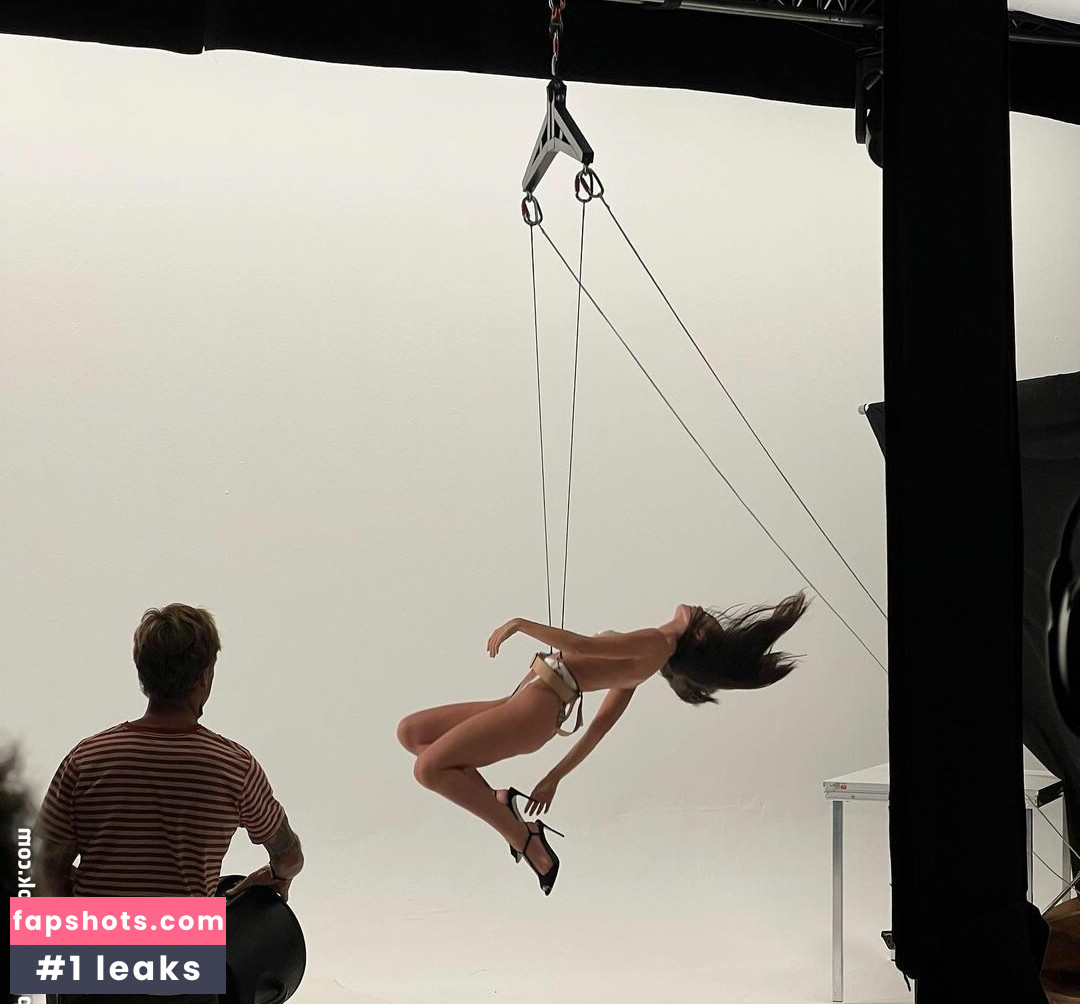 Emily Ratajkowski gallery photo #4805