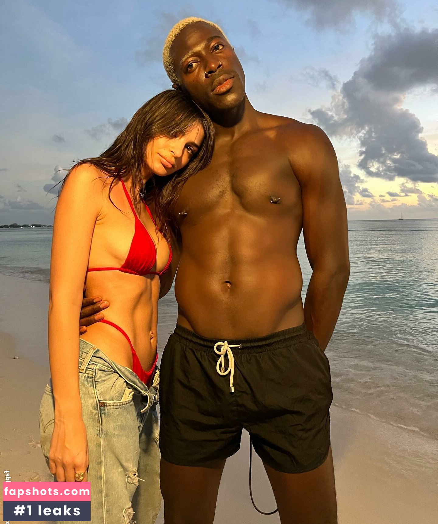 Emily Ratajkowski gallery photo #4819