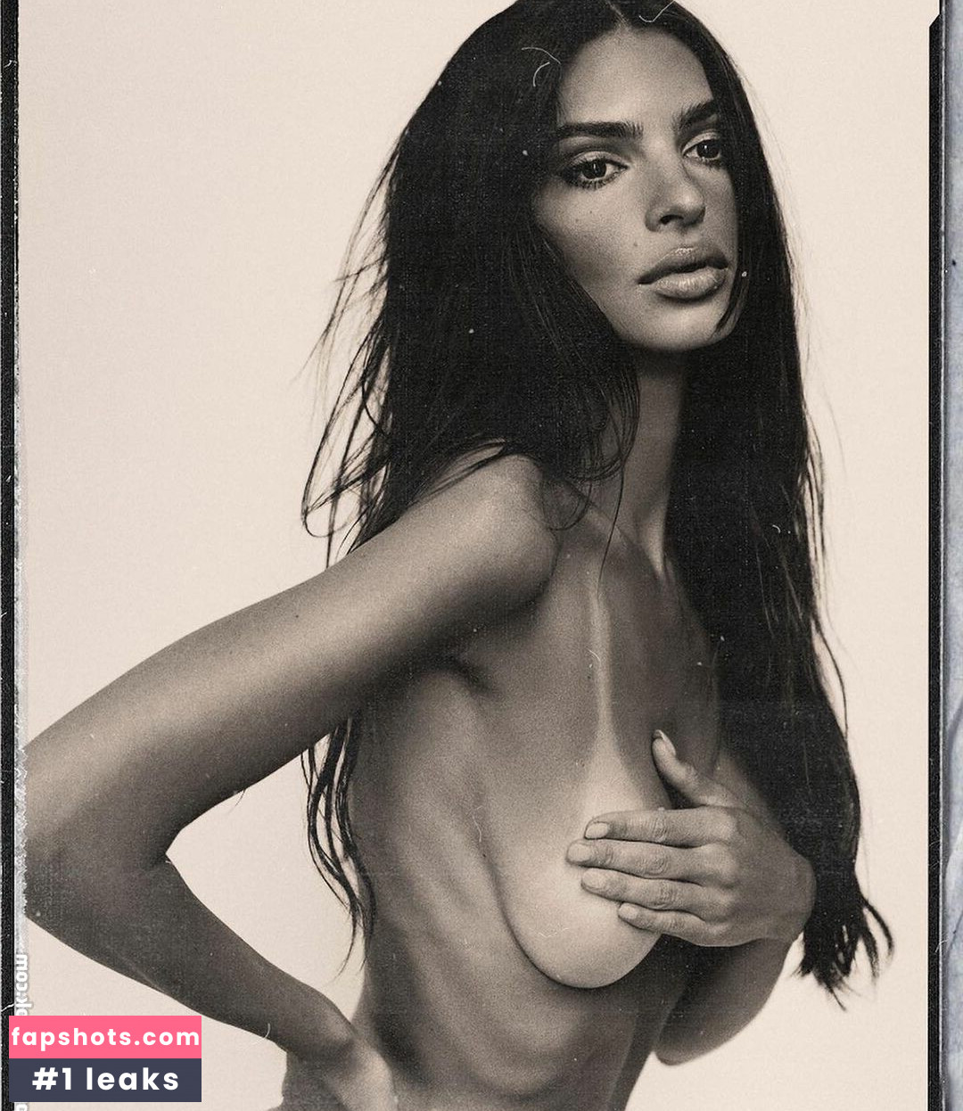 Emily Ratajkowski gallery photo #4821