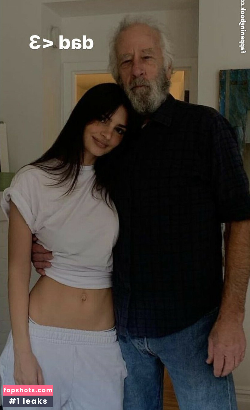 Emily Ratajkowski gallery photo #4823