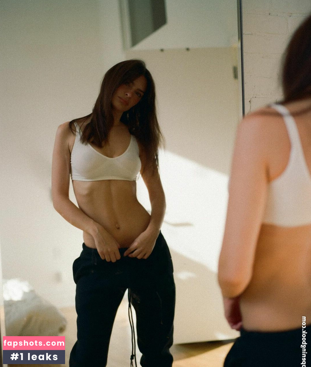 Emily Ratajkowski gallery photo #4824