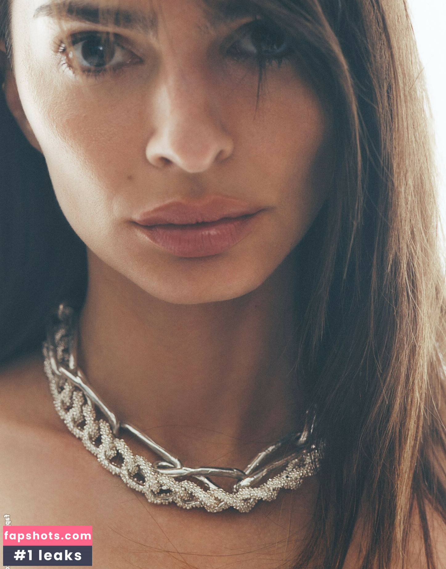 Emily Ratajkowski gallery photo #4851