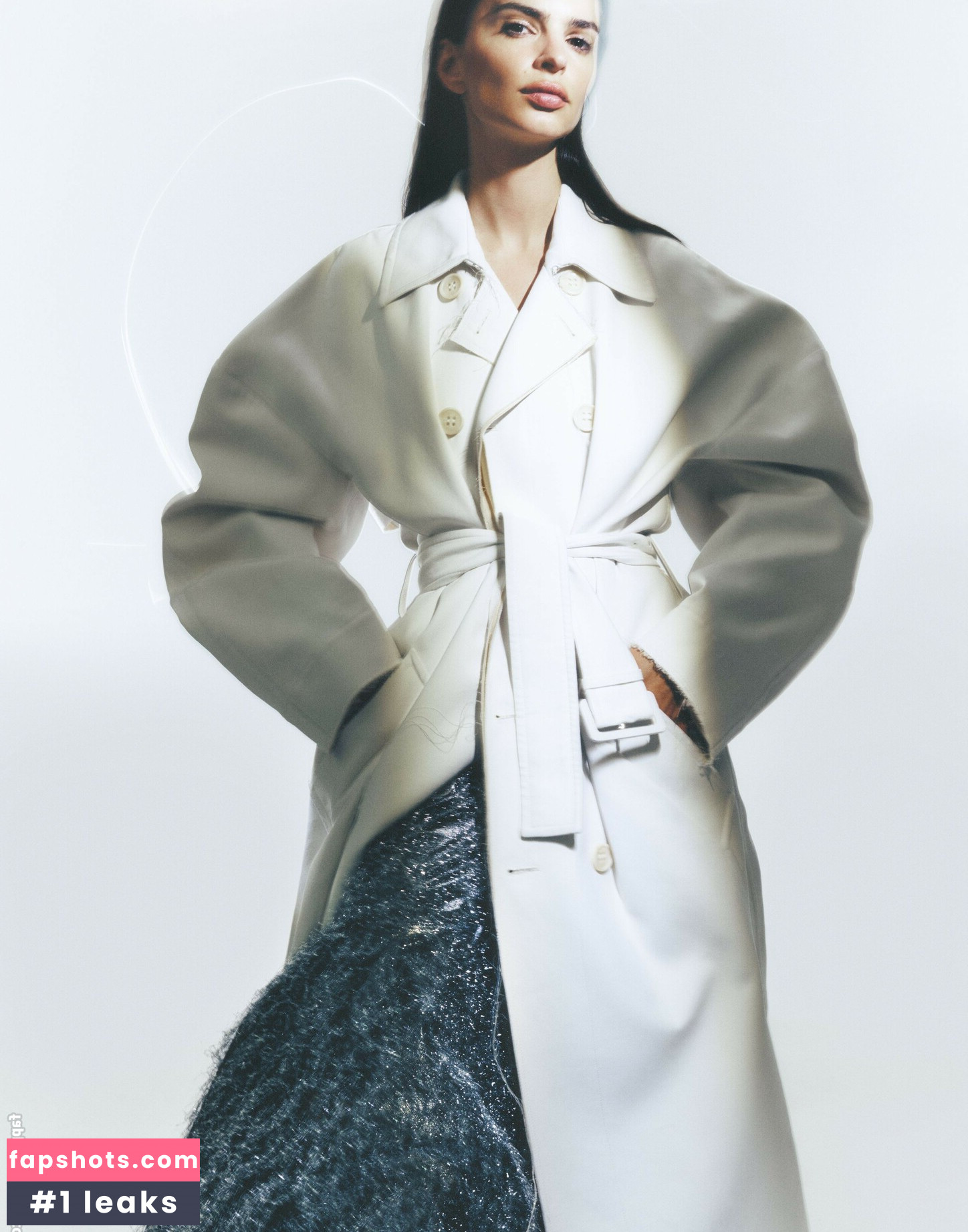 Emily Ratajkowski gallery photo #4852