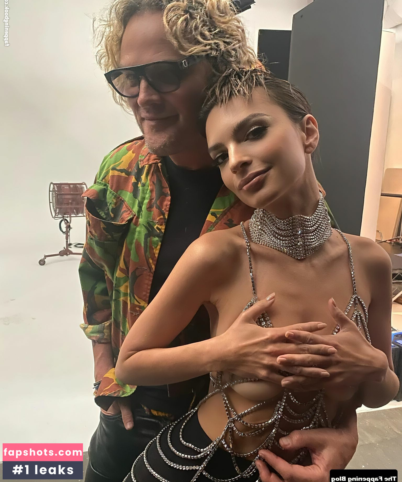 Emily Ratajkowski gallery photo #4856