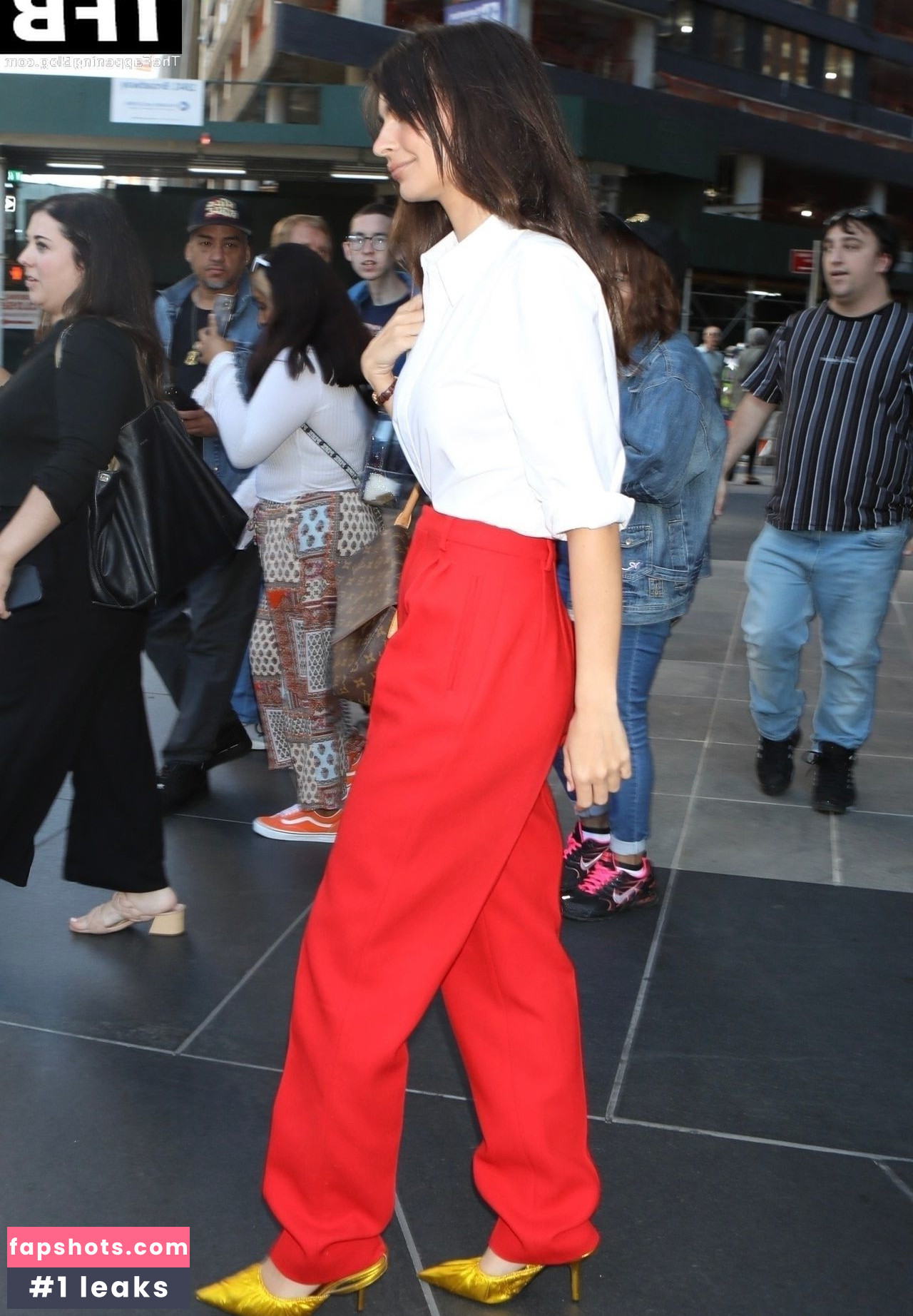 Emily Ratajkowski gallery photo #4883