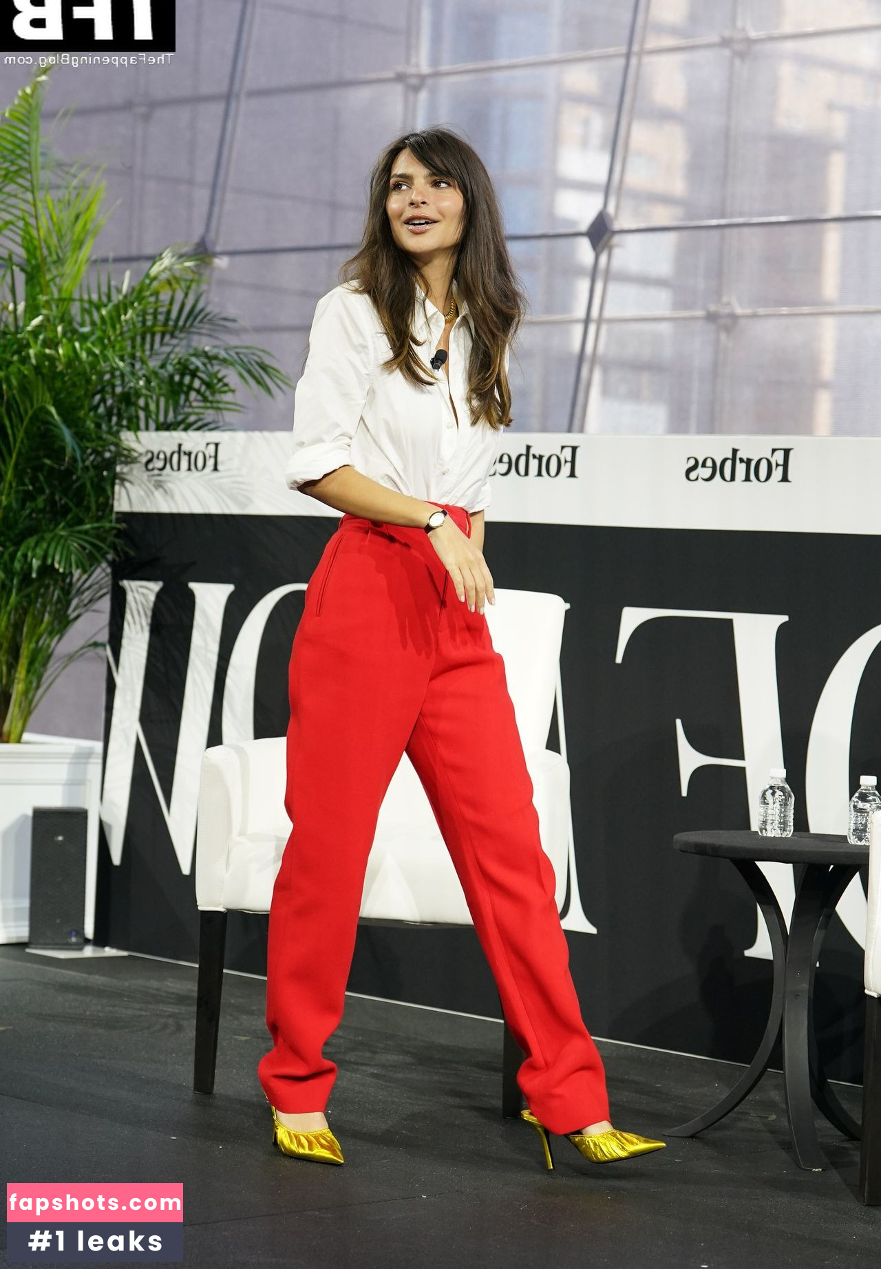 Emily Ratajkowski gallery photo #4887