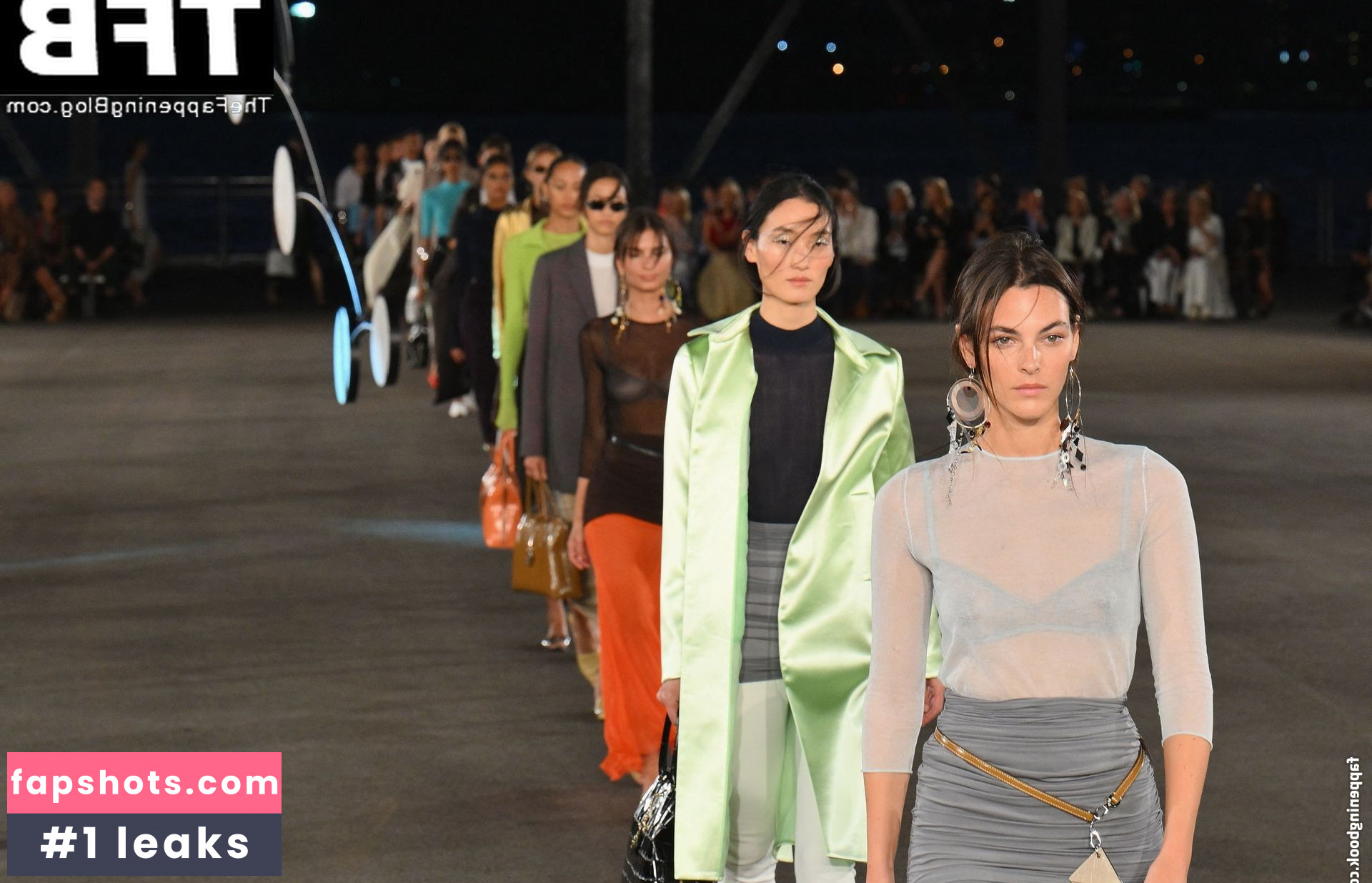 Emily Ratajkowski gallery photo #4923