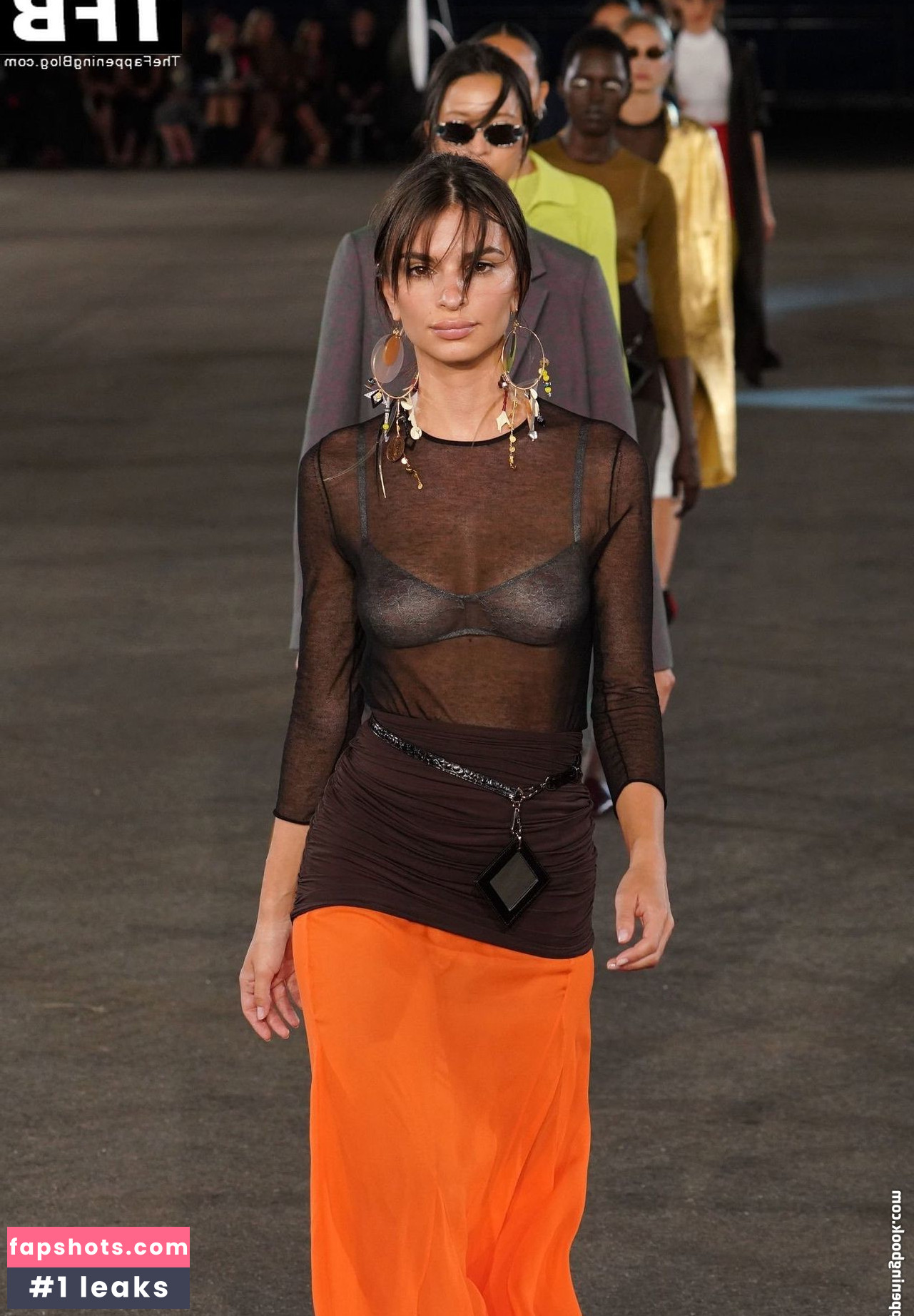 Emily Ratajkowski gallery photo #4928