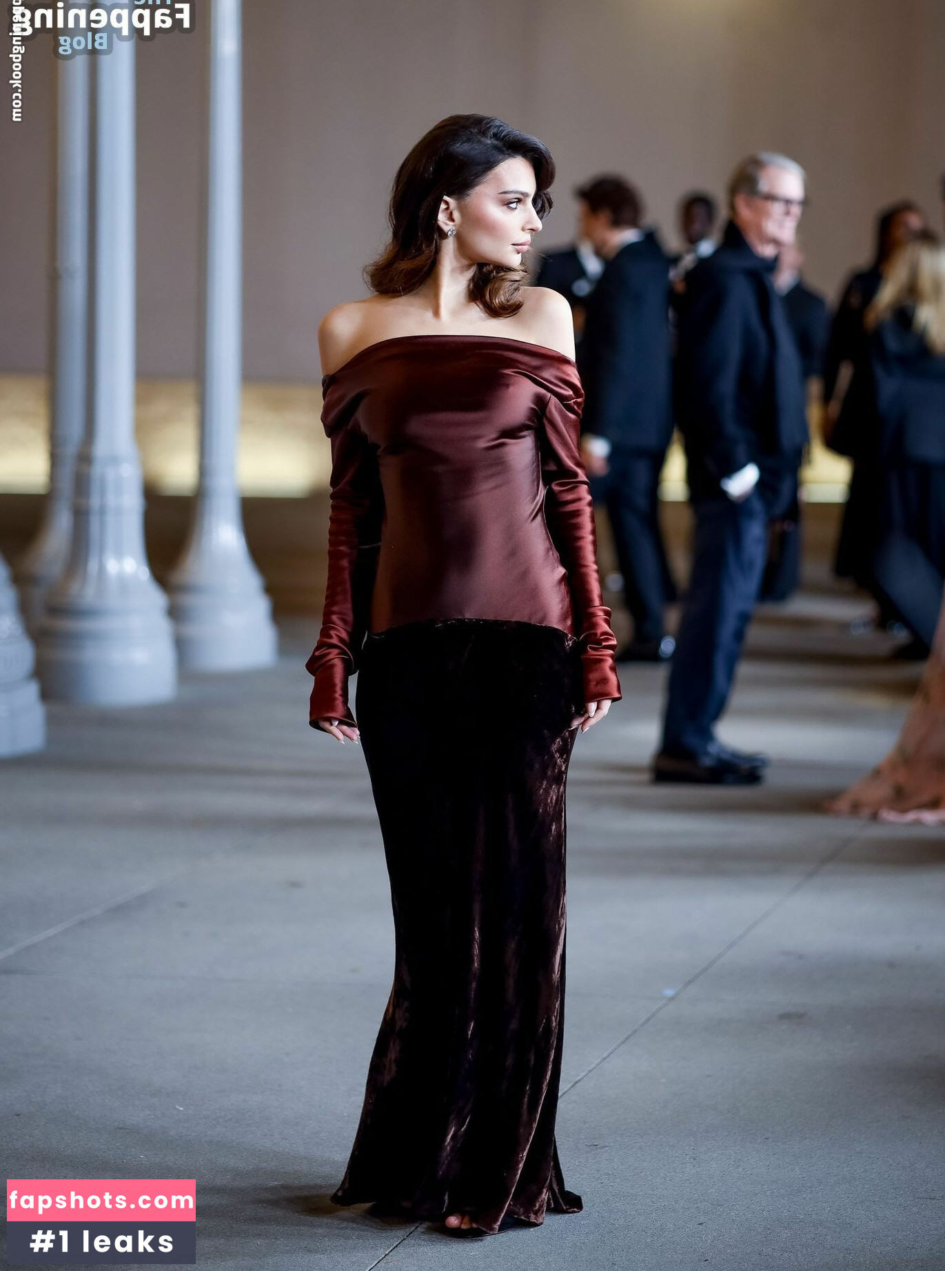 Emily Ratajkowski gallery photo #496