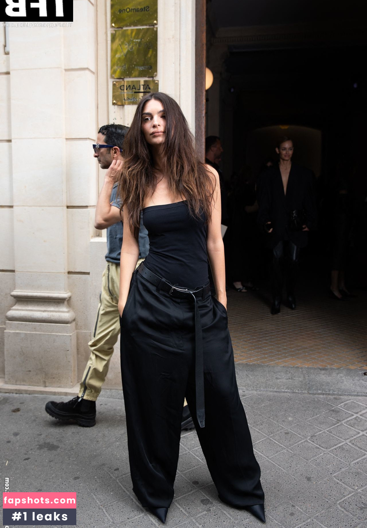 Emily Ratajkowski gallery photo #4987