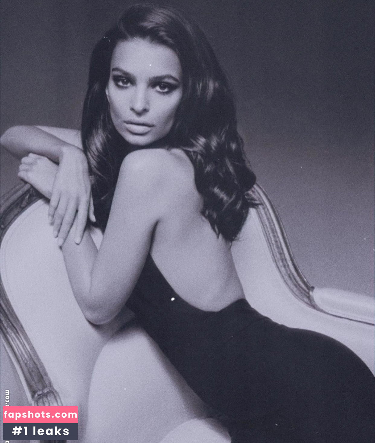 Emily Ratajkowski gallery photo #4998