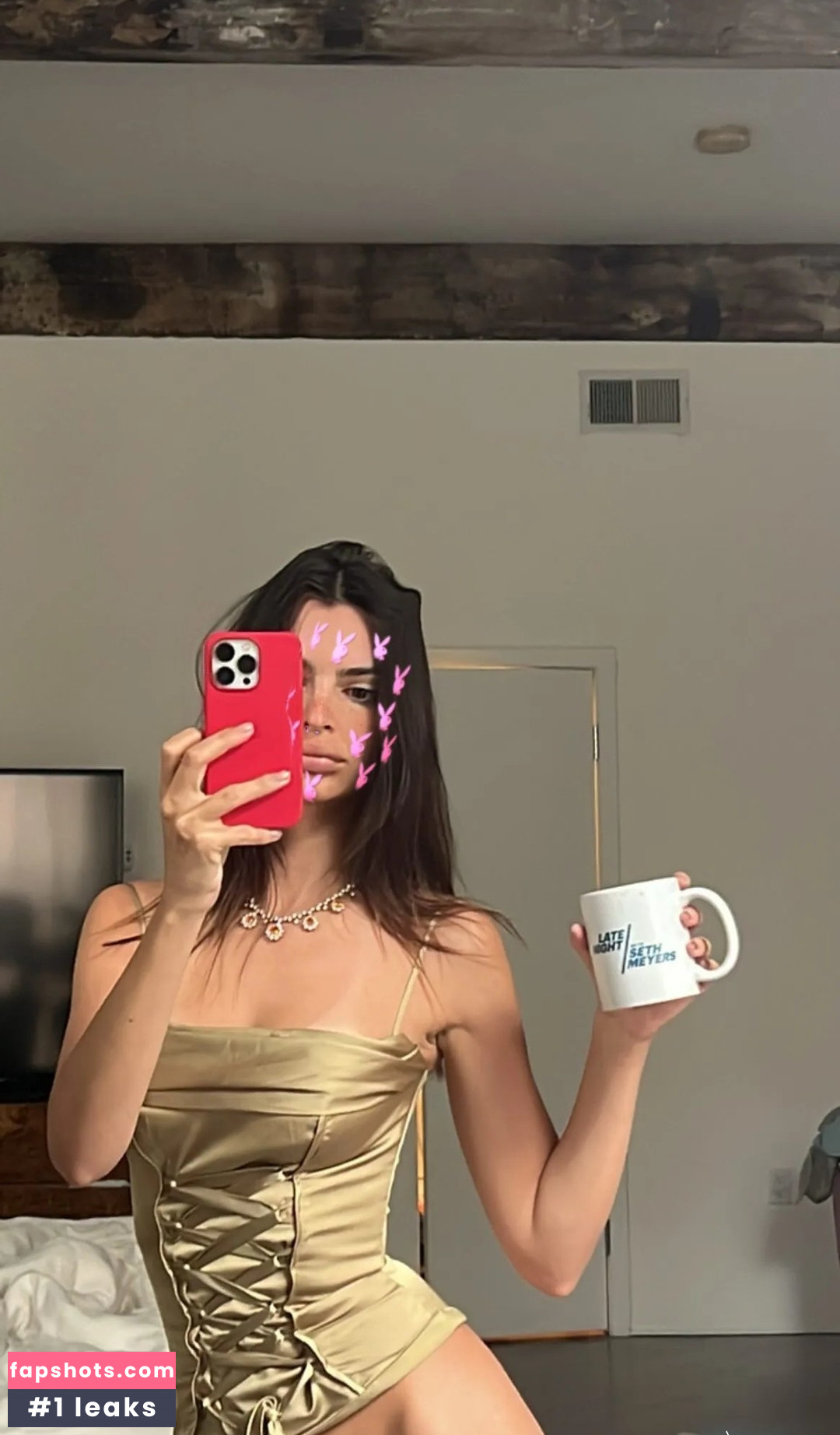 Emily Ratajkowski gallery photo #5002