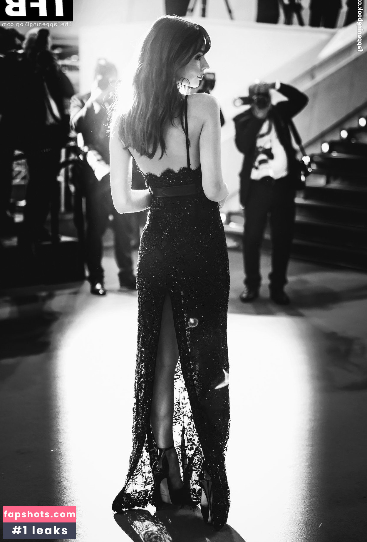 Emily Ratajkowski gallery photo #5039