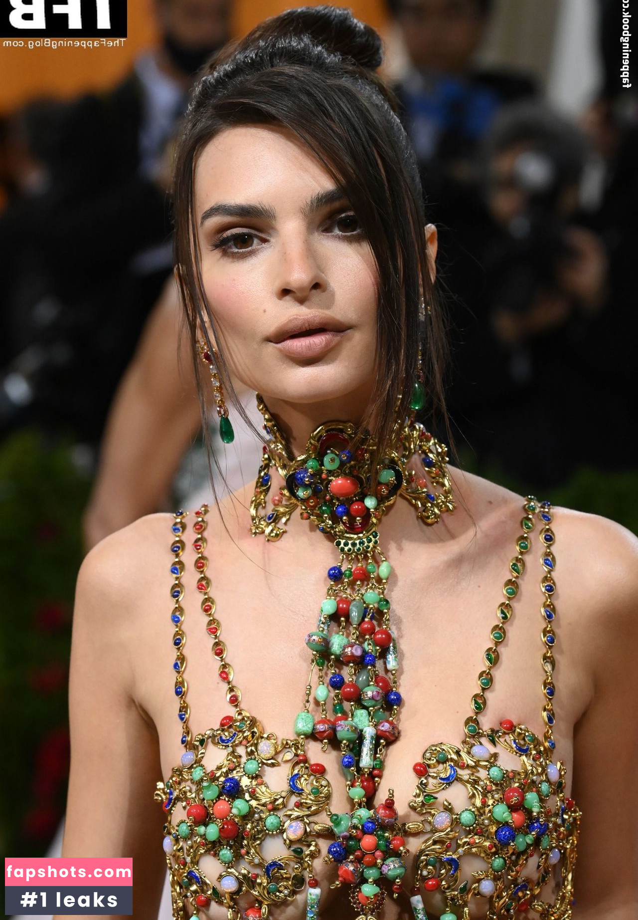 Emily Ratajkowski gallery photo #5088