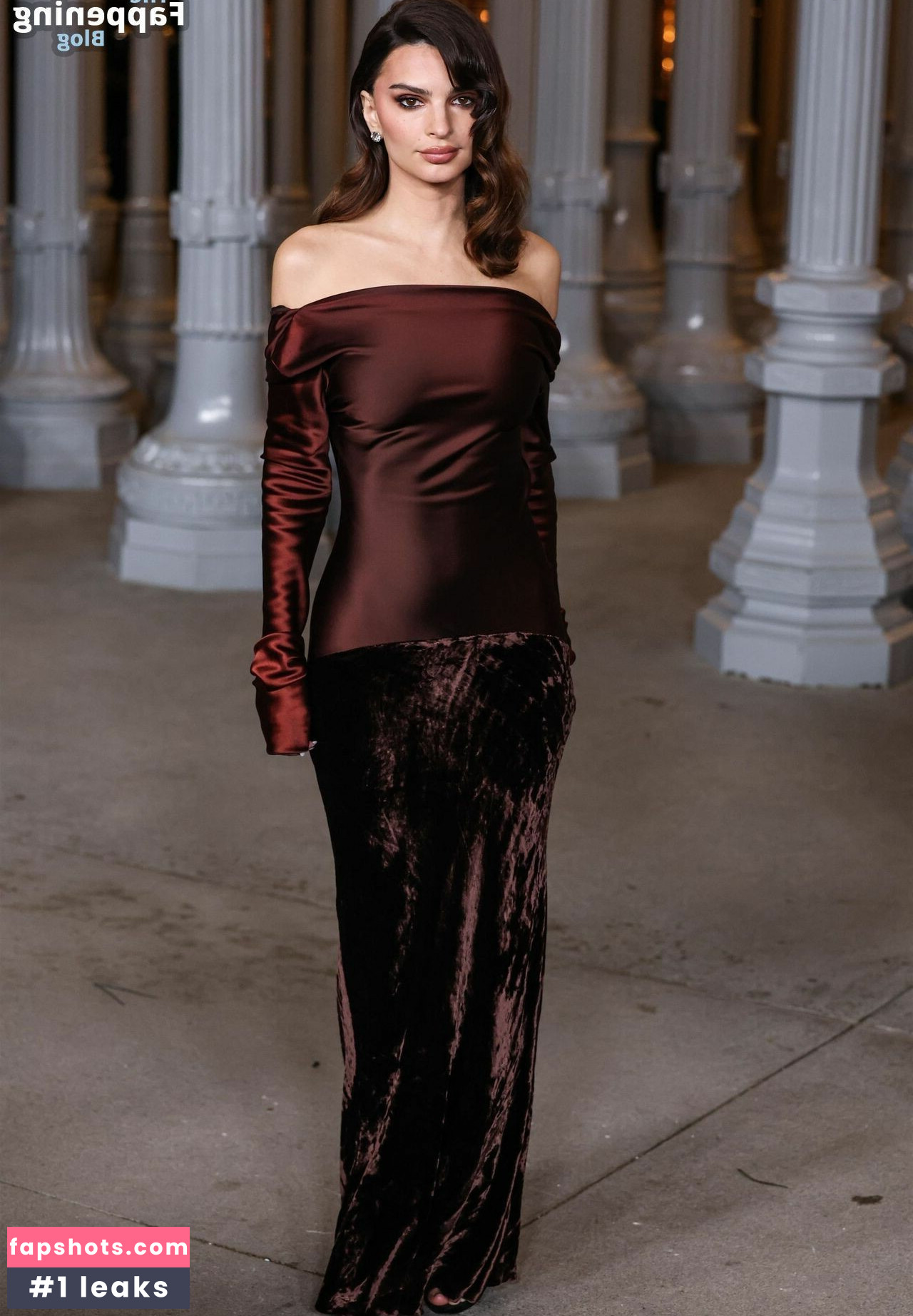 Emily Ratajkowski gallery photo #513