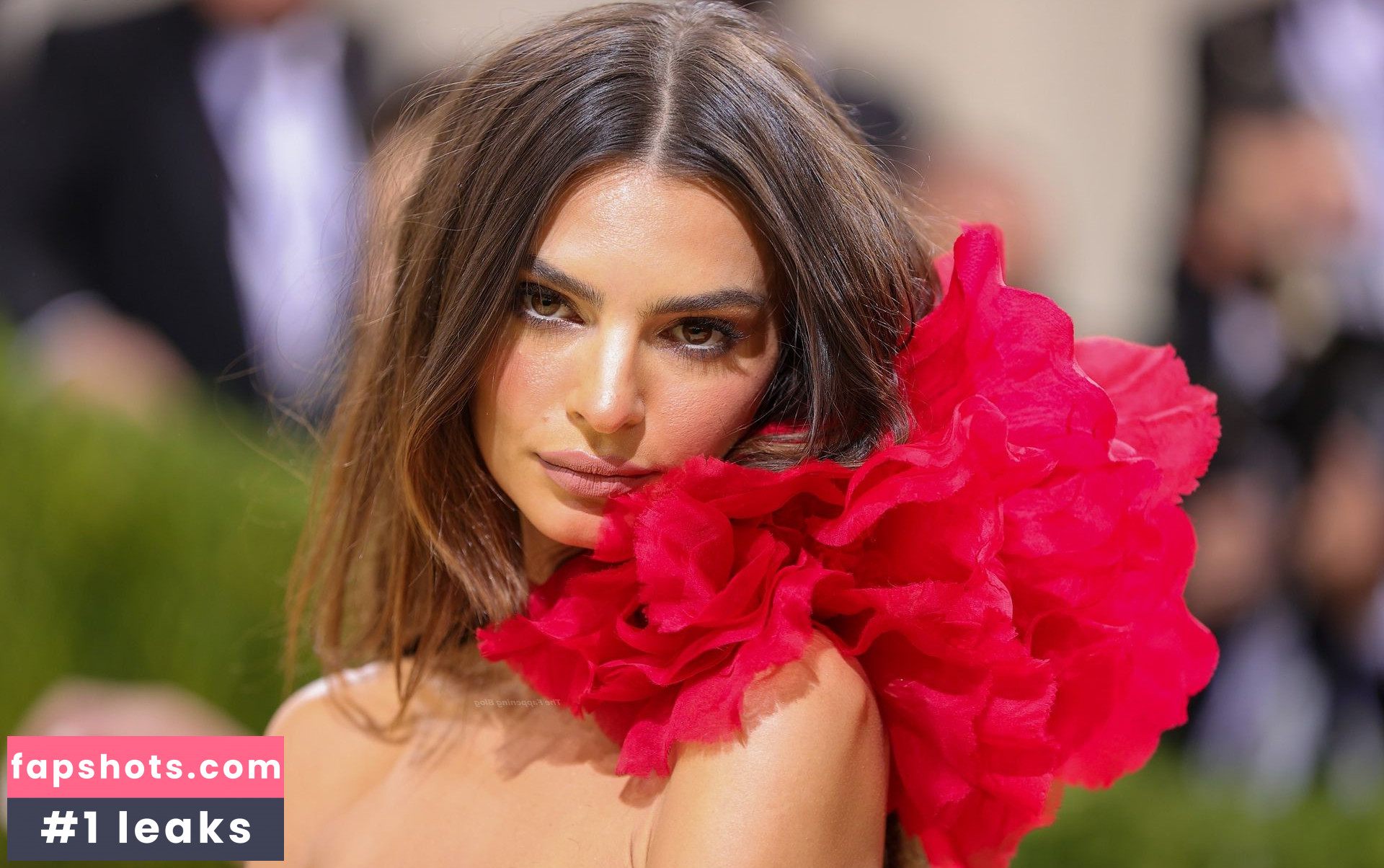 Emily Ratajkowski gallery photo #5196