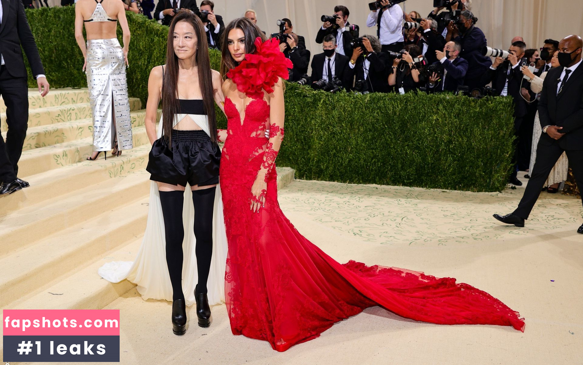 Emily Ratajkowski gallery photo #5197