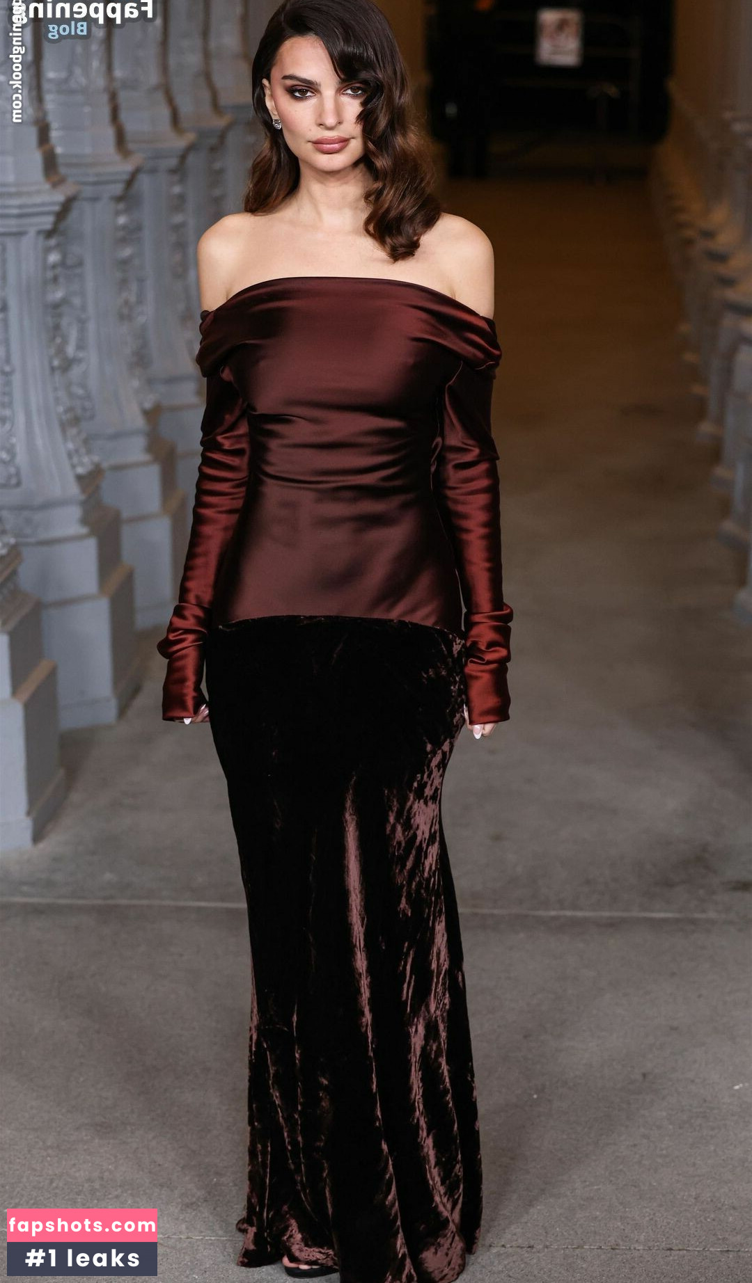 Emily Ratajkowski gallery photo #521