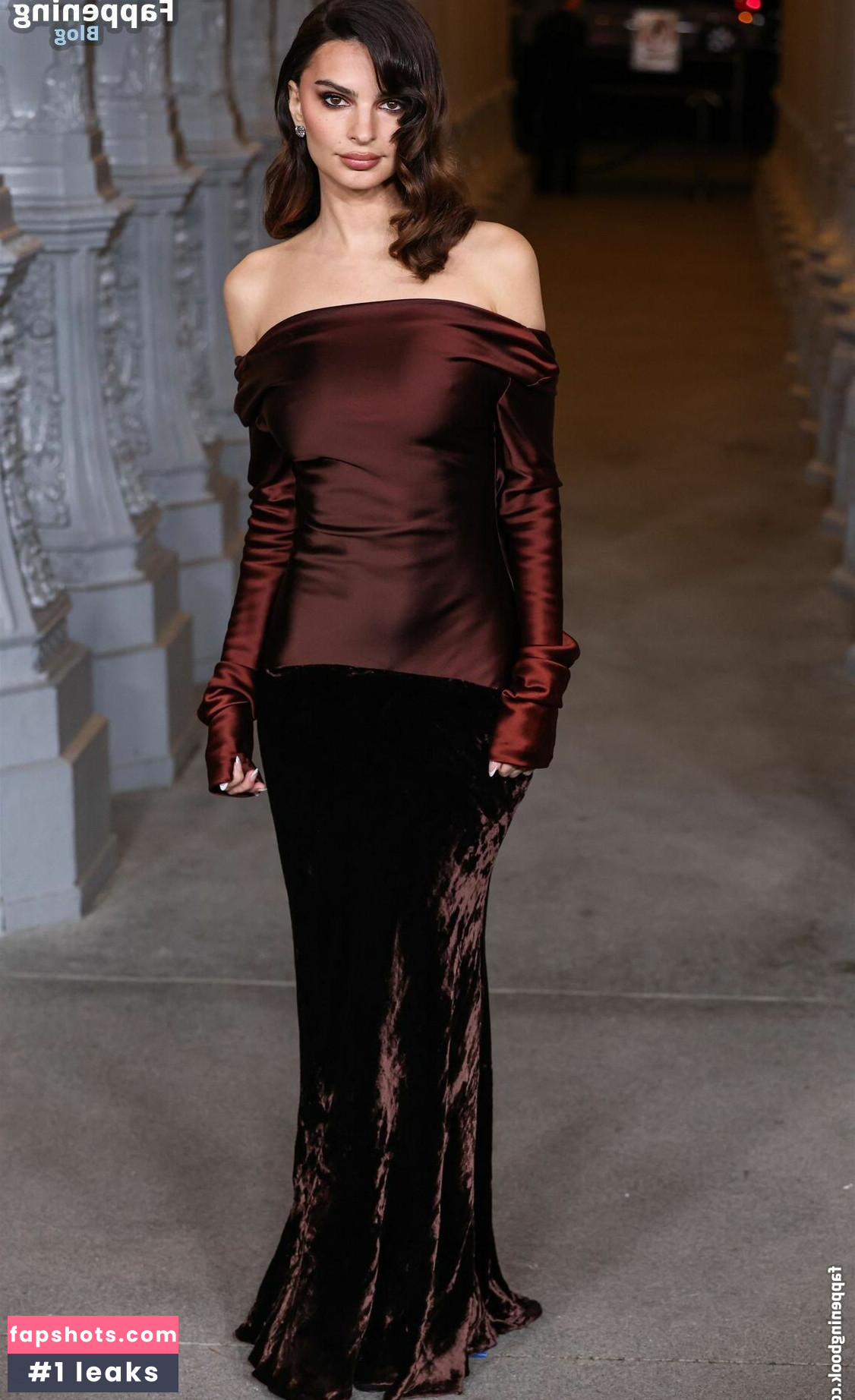 Emily Ratajkowski gallery photo #522