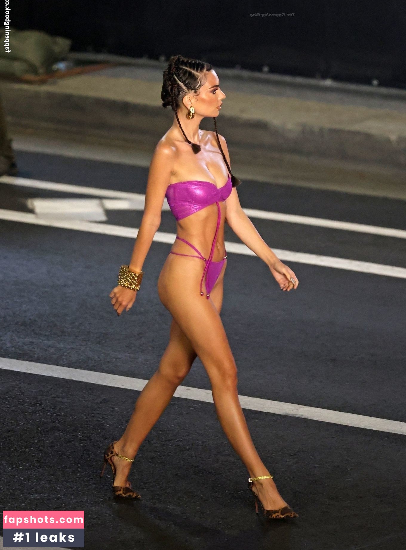 Emily Ratajkowski gallery photo #5213