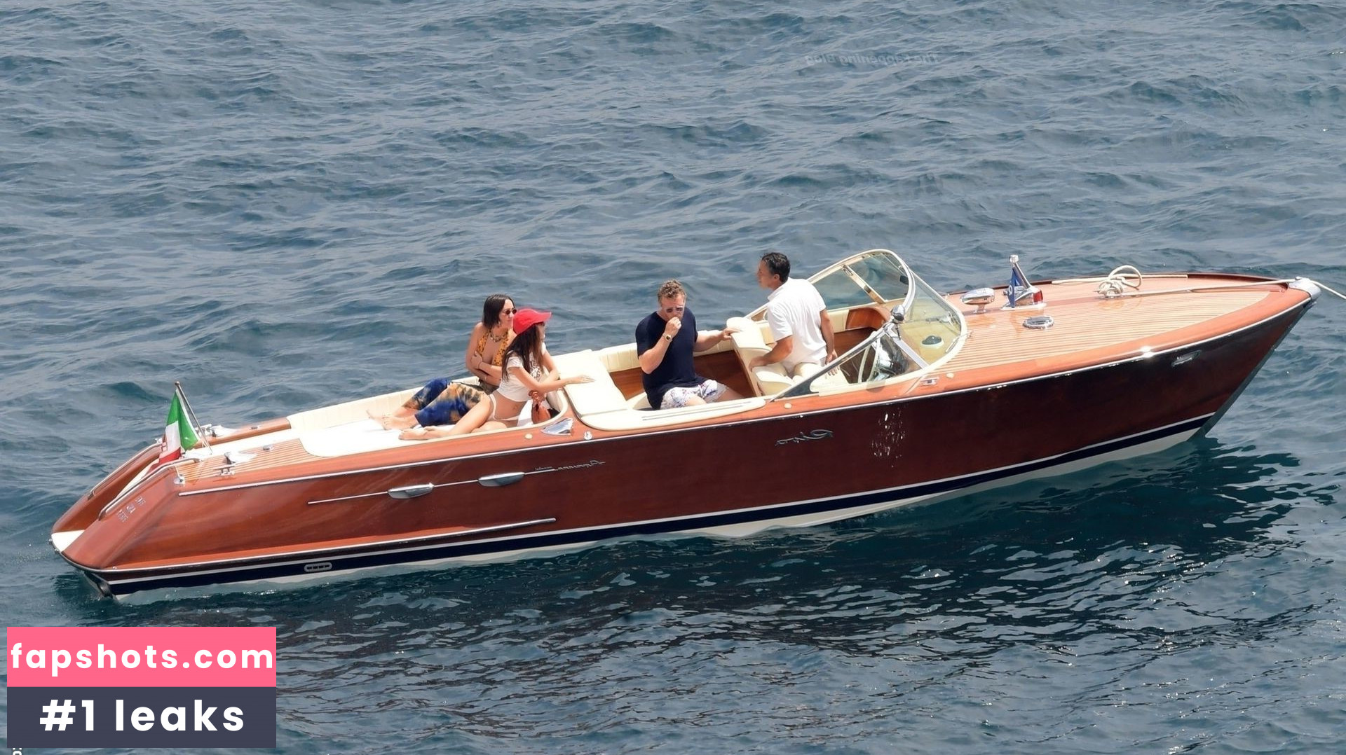 Emily Ratajkowski gallery photo #5246