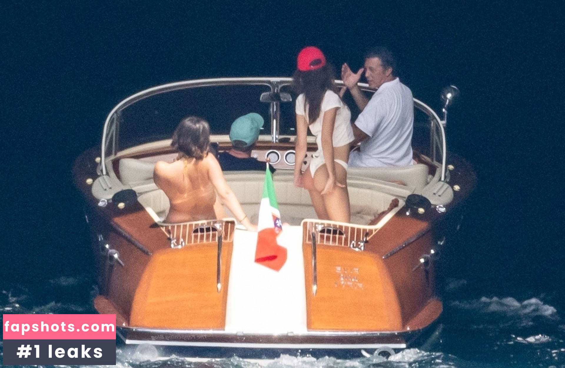 Emily Ratajkowski gallery photo #5249