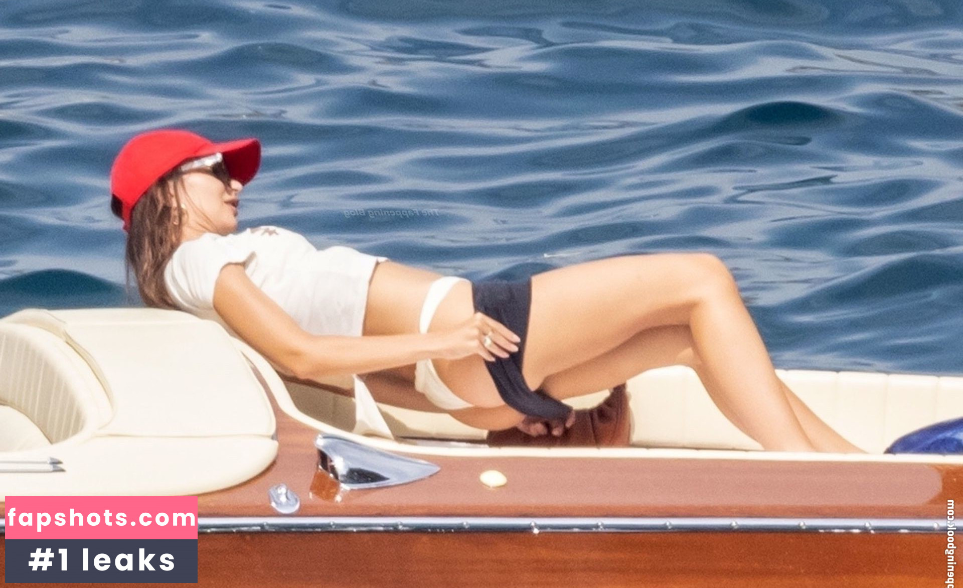 Emily Ratajkowski gallery photo #5251