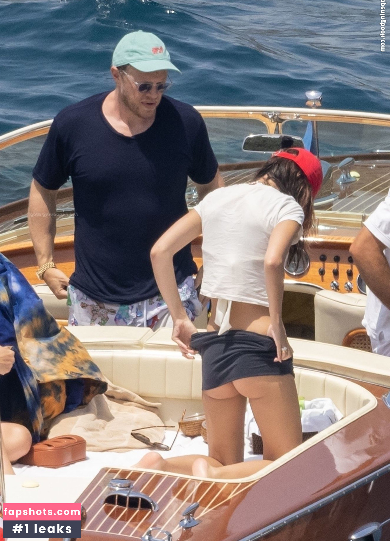 Emily Ratajkowski gallery photo #5254