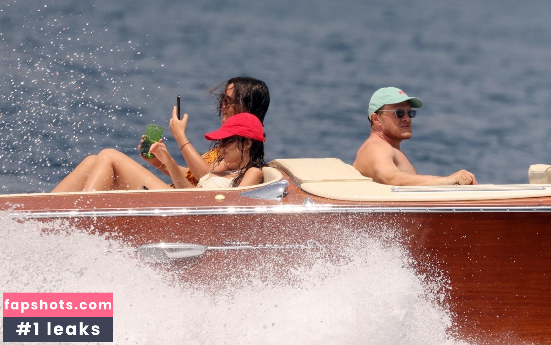 Emily Ratajkowski gallery photo #5257