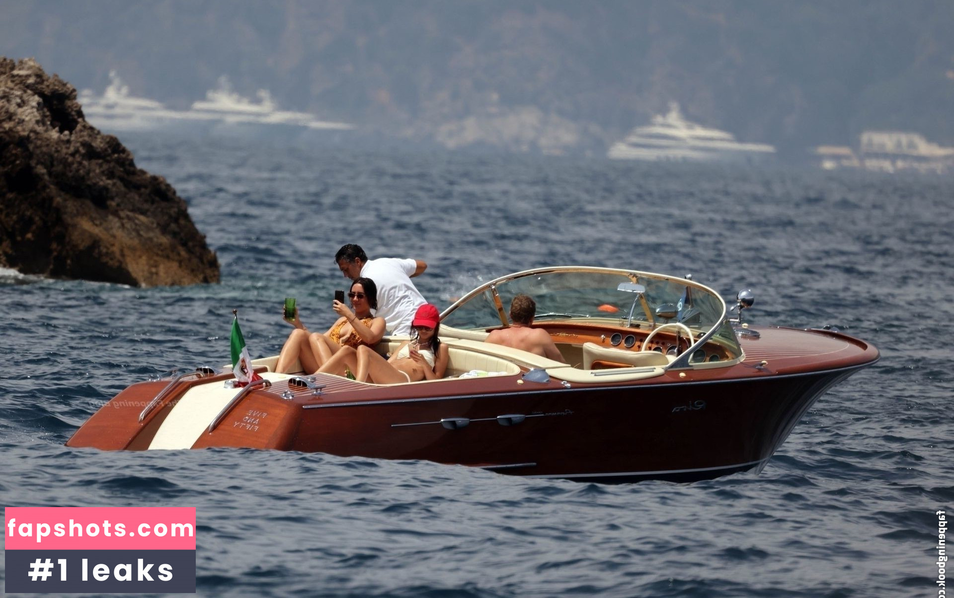 Emily Ratajkowski gallery photo #5258