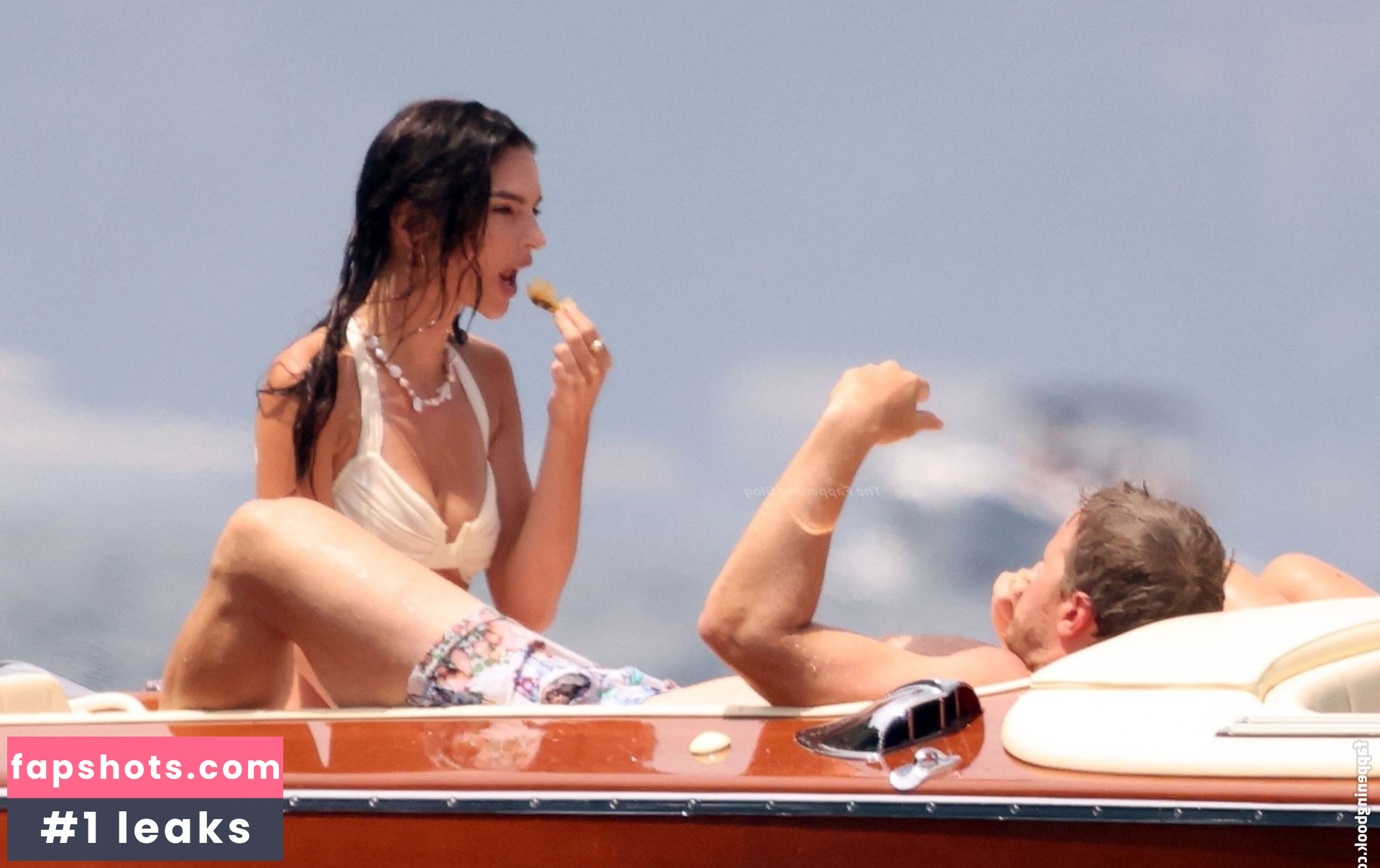 Emily Ratajkowski gallery photo #5259