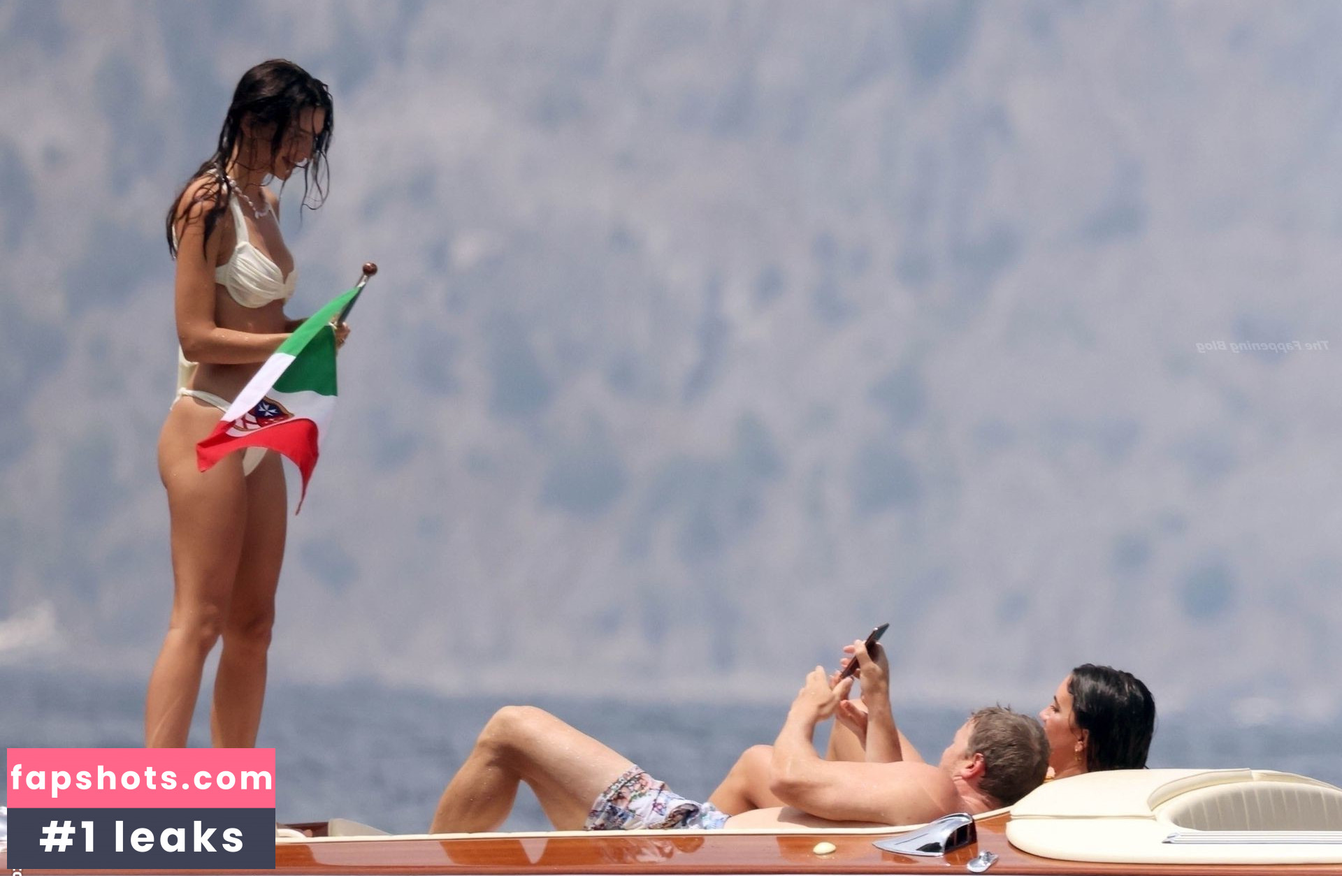 Emily Ratajkowski gallery photo #5261