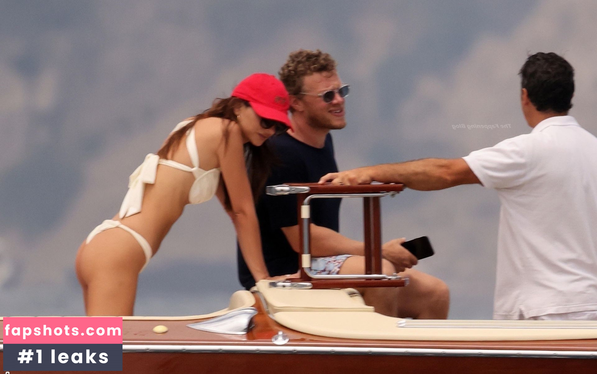 Emily Ratajkowski gallery photo #5266