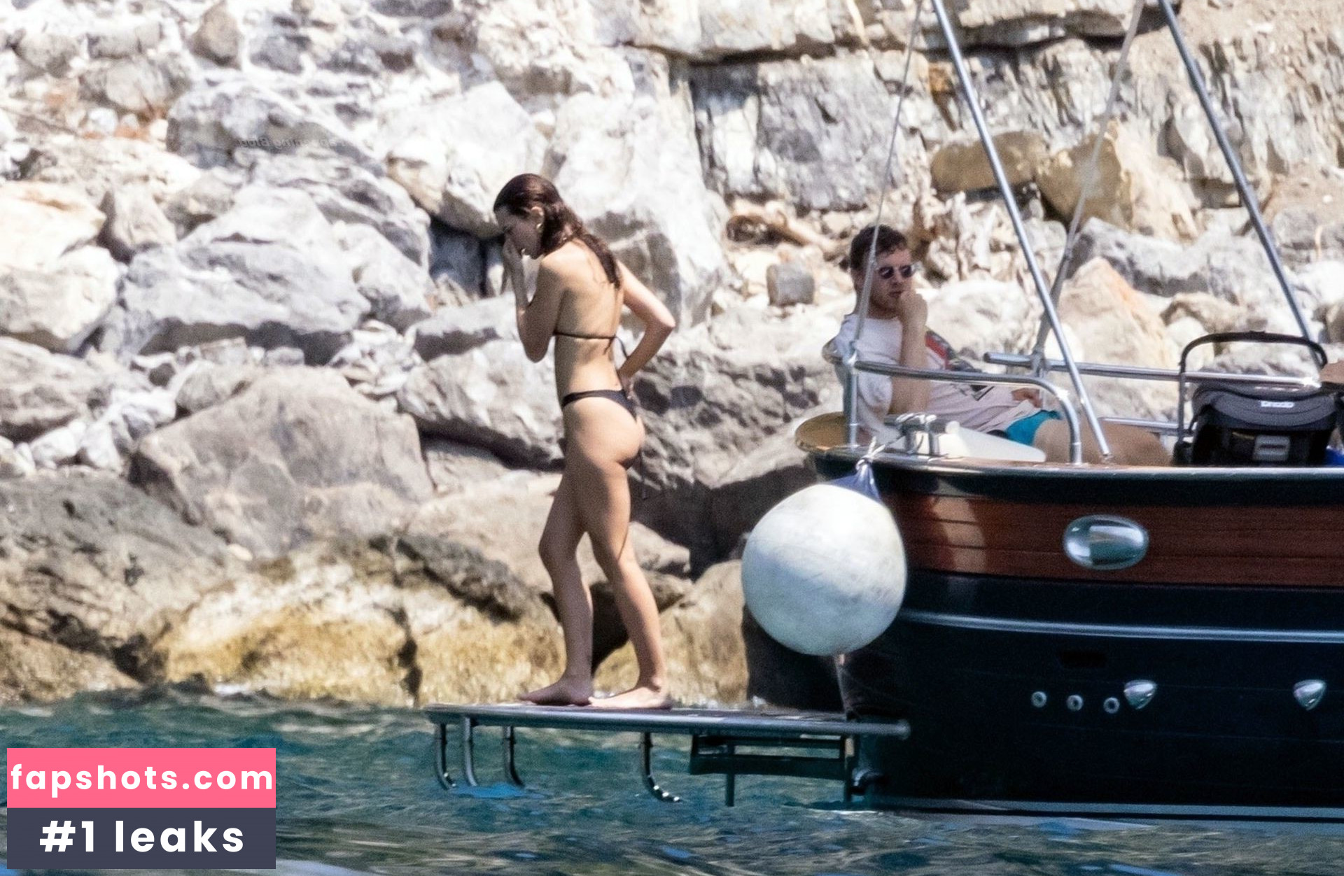 Emily Ratajkowski gallery photo #5276