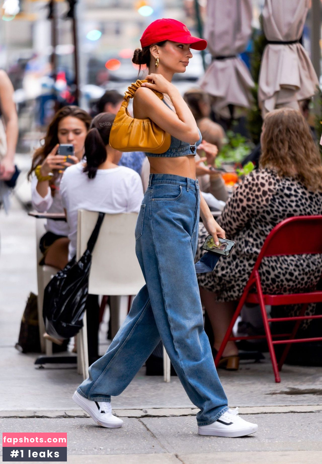 Emily Ratajkowski gallery photo #5319