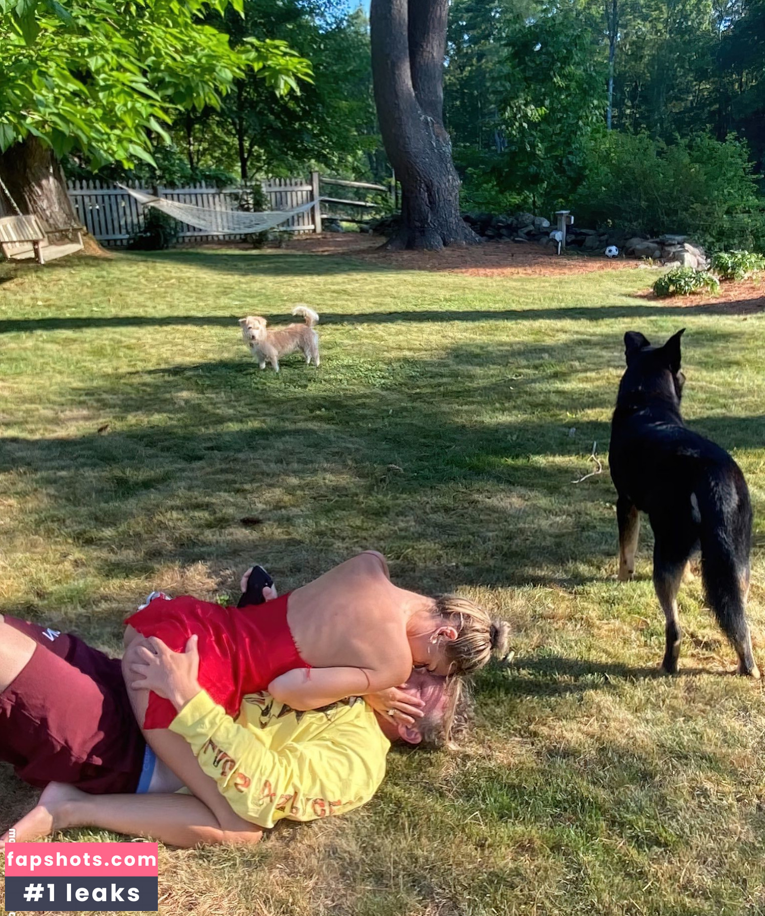 Emily Ratajkowski gallery photo #5320