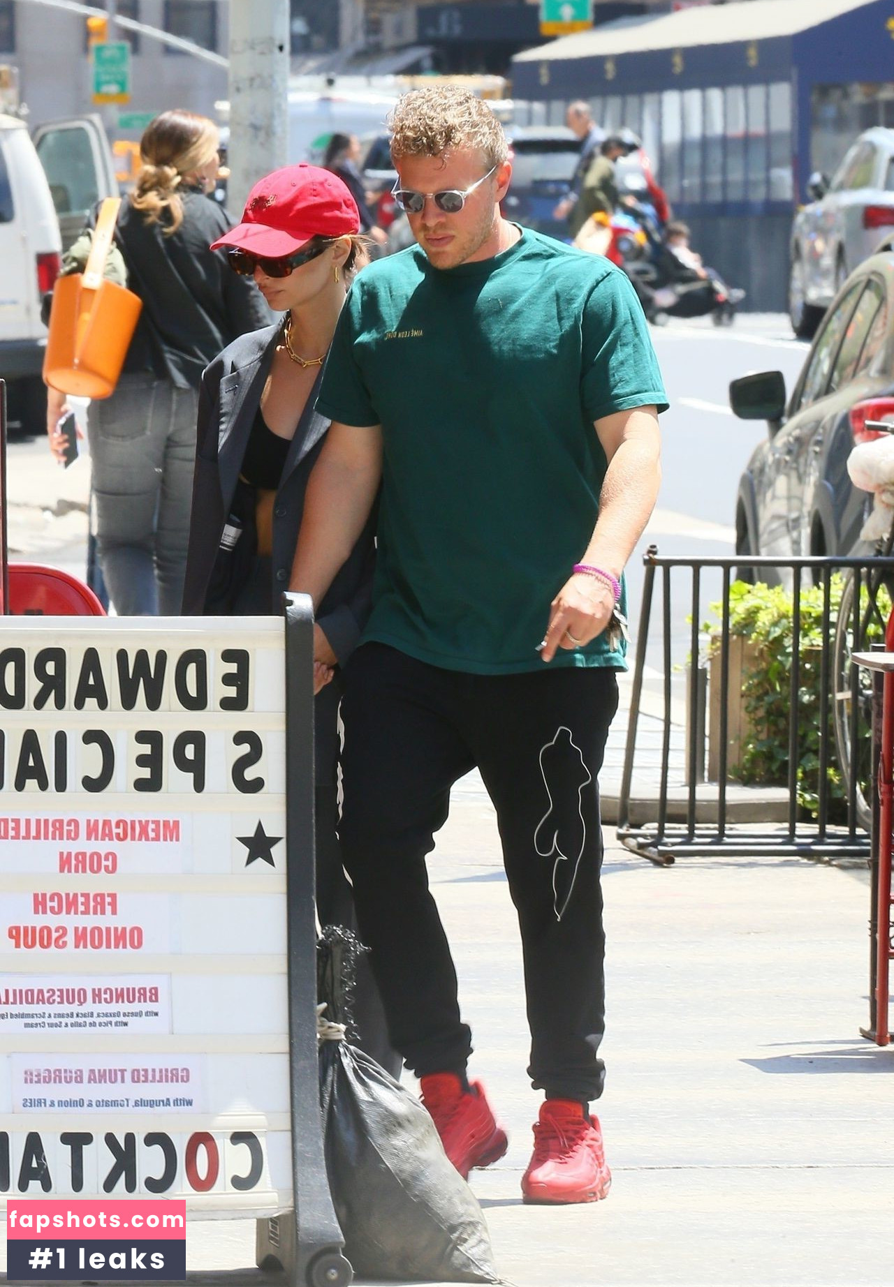 Emily Ratajkowski gallery photo #5324