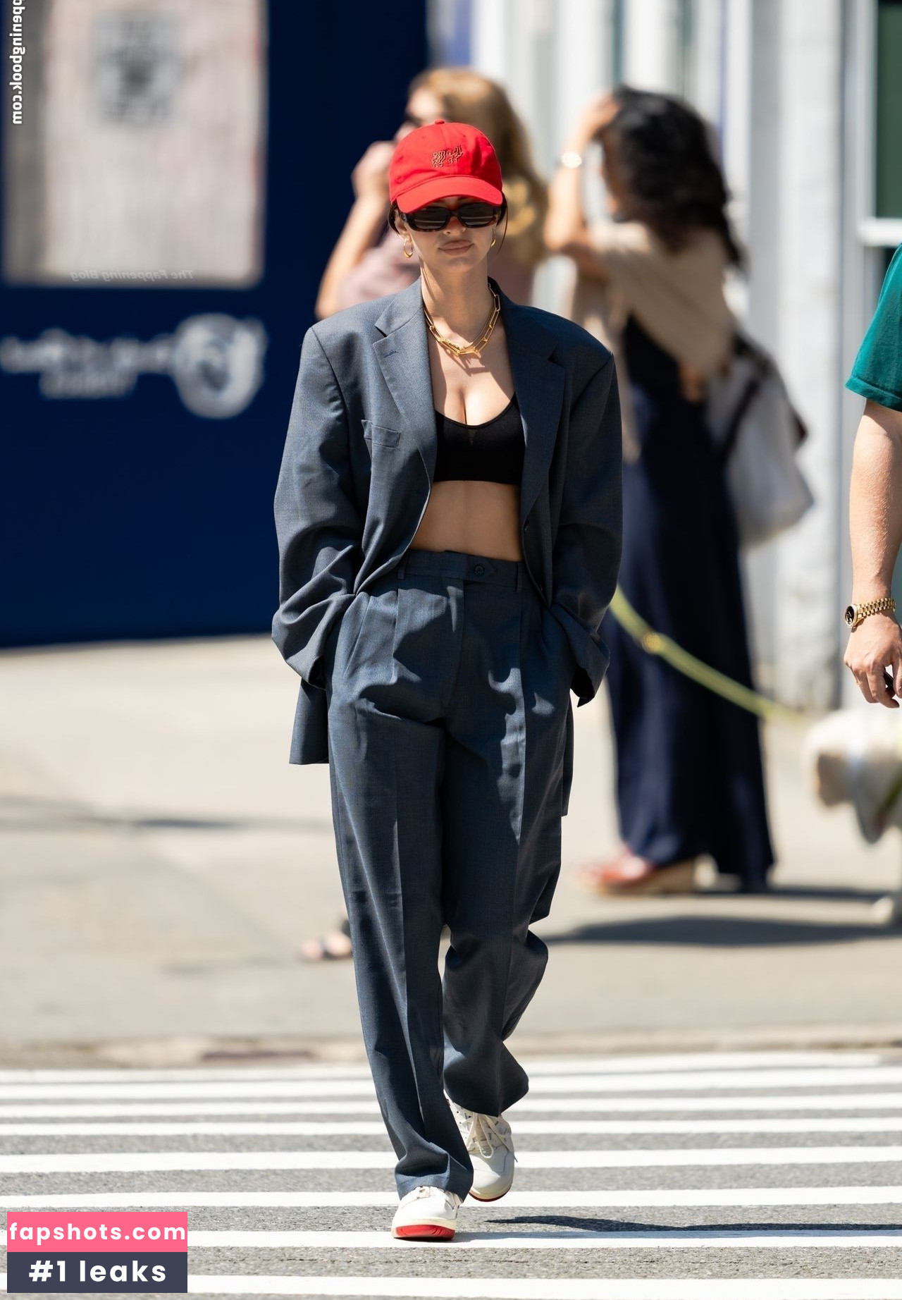 Emily Ratajkowski gallery photo #5328